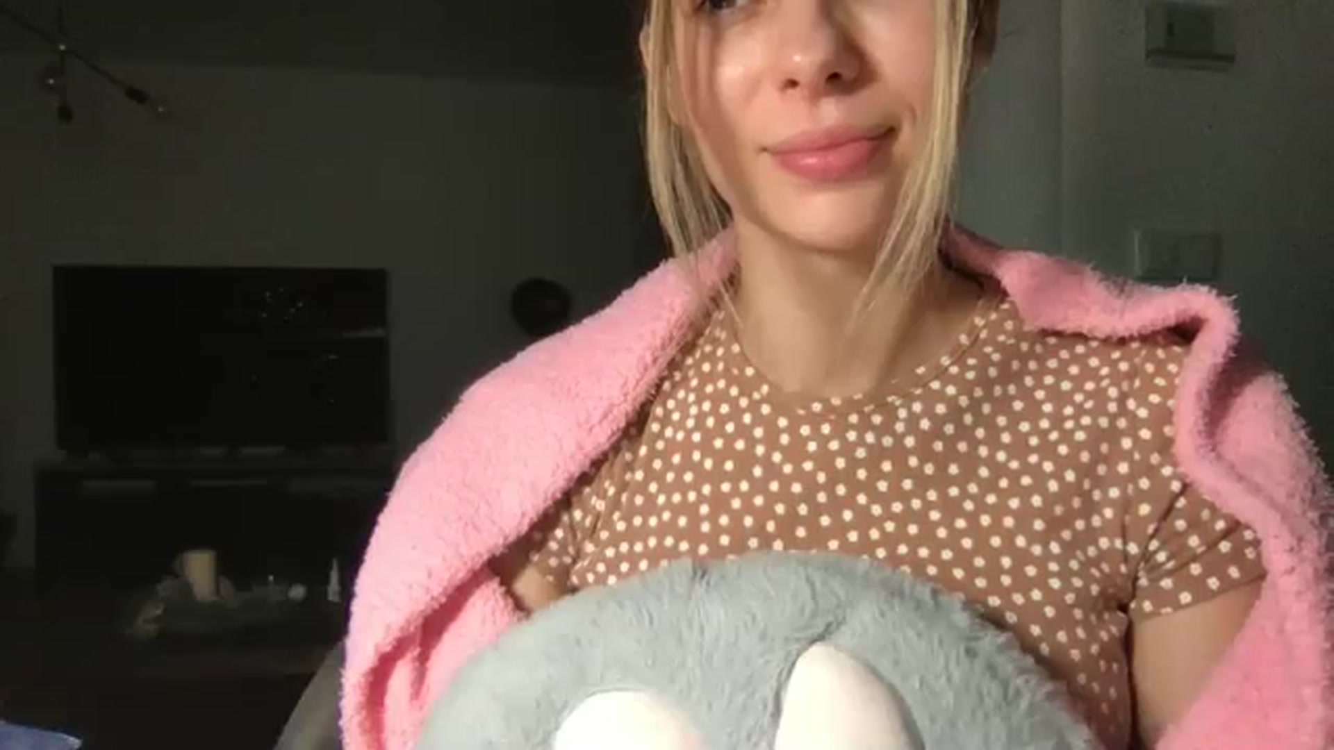 Gallery image thumbnail from neverinmylife's myfreecams stream on, 12/21/2025, 15:30 image 19 of 20