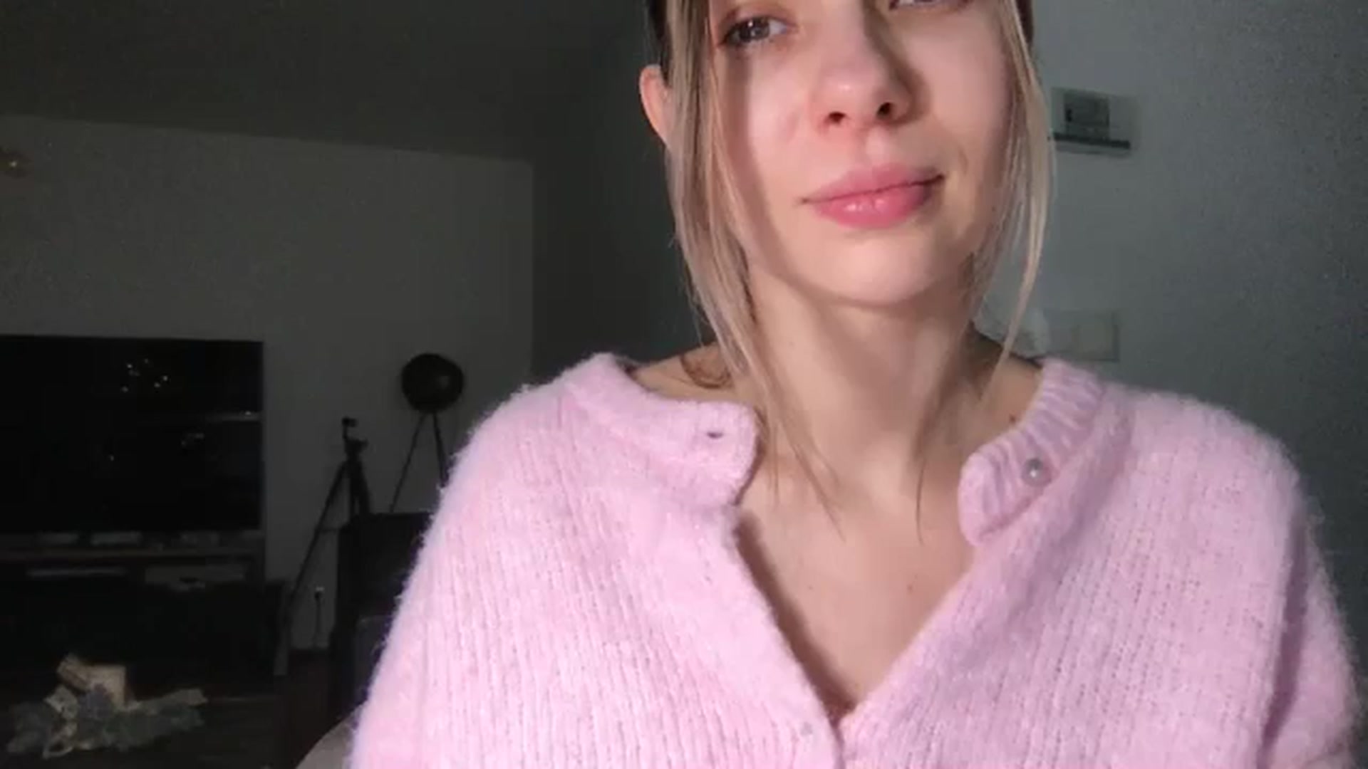 Gallery image thumbnail from neverinmylife's myfreecams stream on, 12/28/2025, 13:44 image 1 of 20