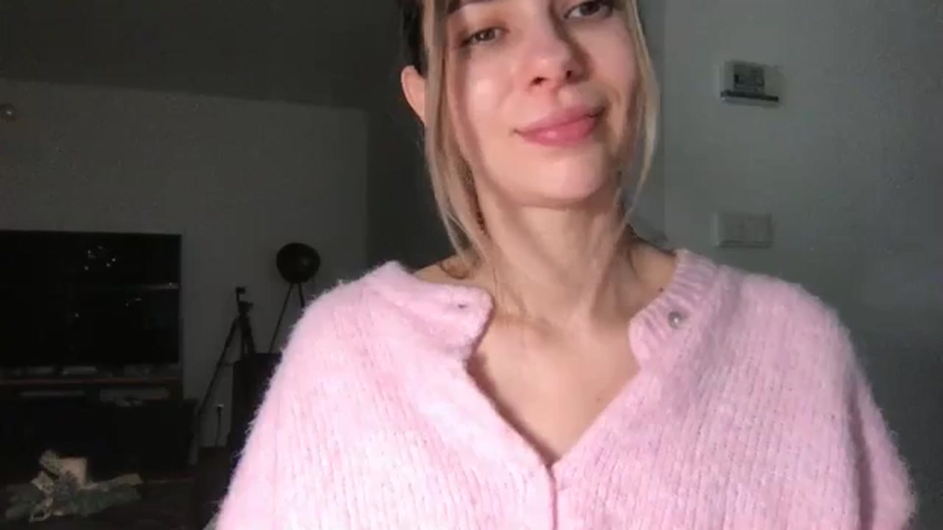 Gallery image thumbnail from neverinmylife's myfreecams stream on, 12/28/2025, 13:44 image 6 of 20