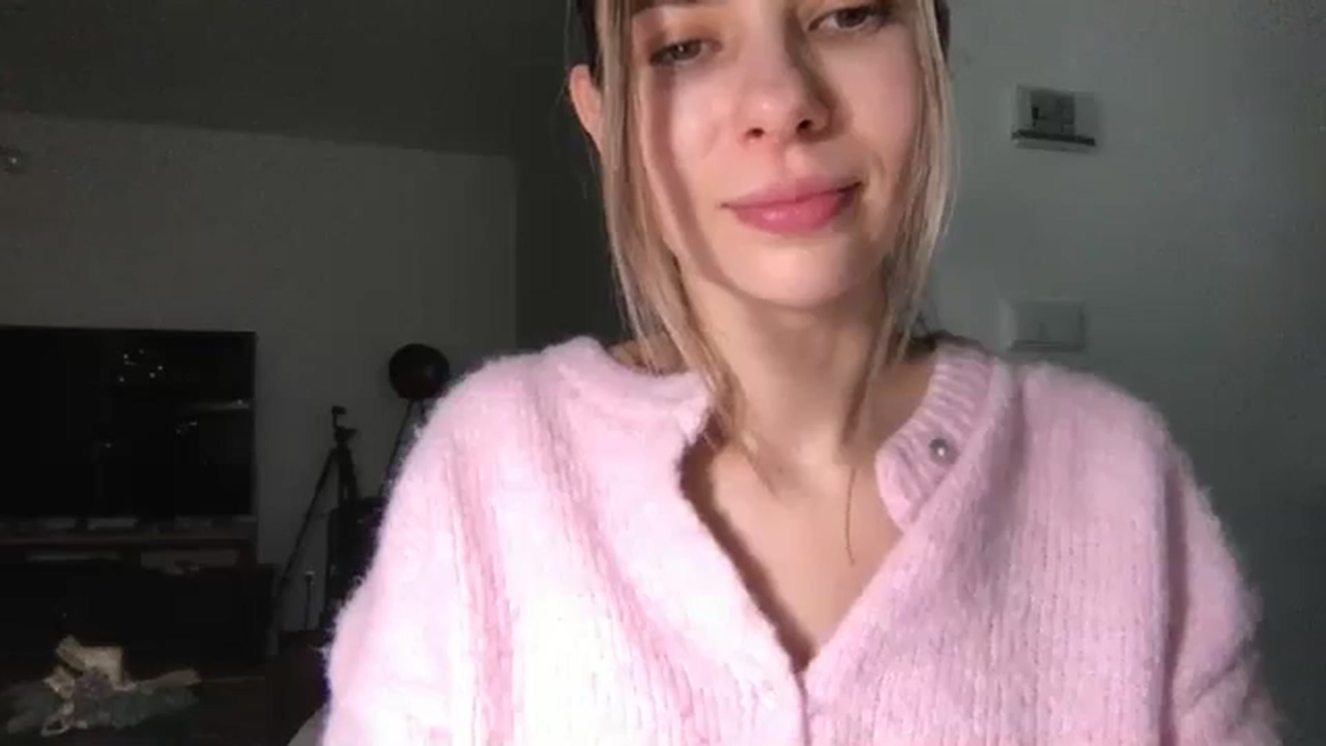 Gallery image thumbnail from neverinmylife's myfreecams stream on, 12/28/2025, 13:44 image 9 of 20