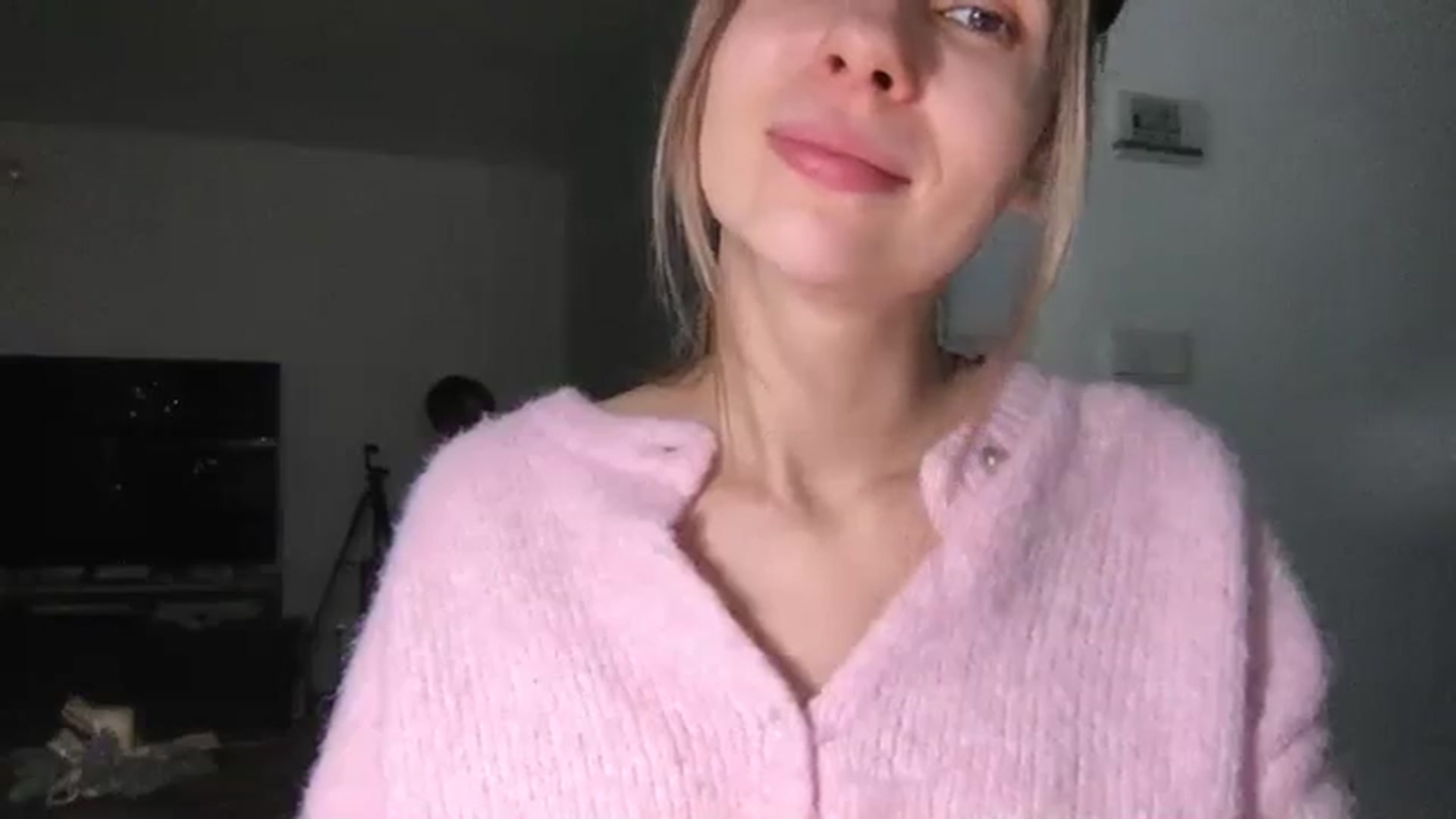 Gallery image thumbnail from neverinmylife's myfreecams stream on, 12/28/2025, 13:44 image 8 of 20