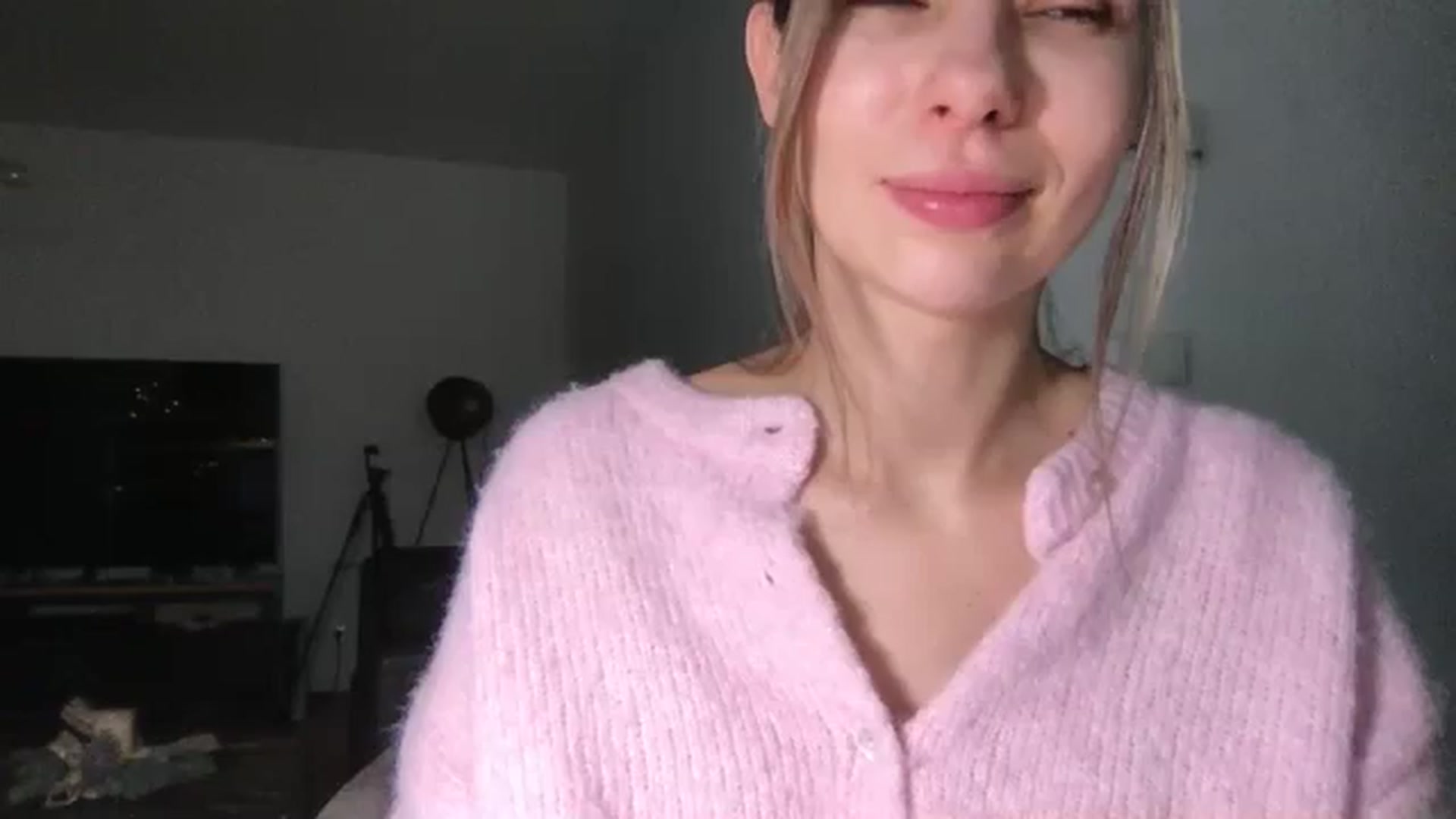 Gallery image thumbnail from neverinmylife's myfreecams stream on, 12/28/2025, 13:44 image 3 of 20