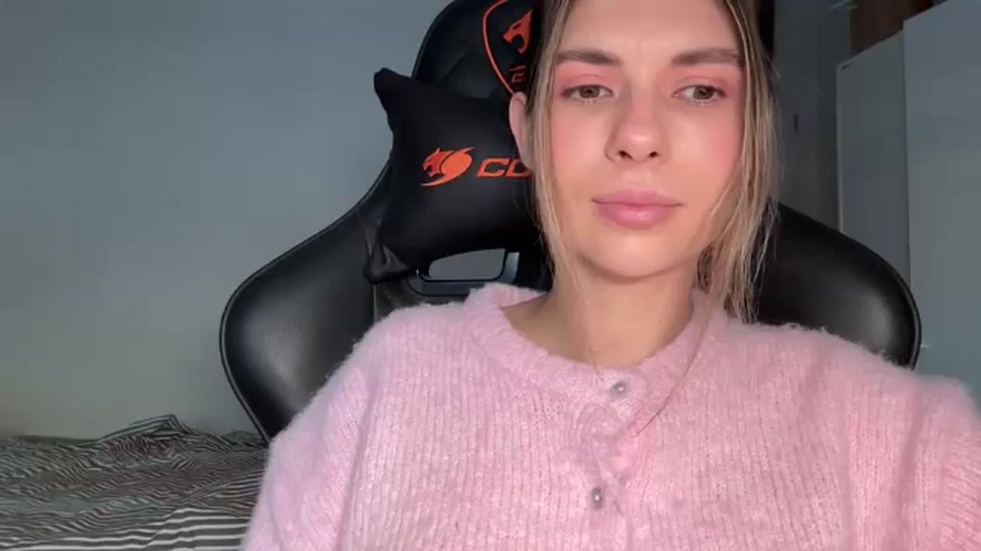 Gallery image thumbnail from neverinmylife's myfreecams stream on, 01/04/2026, 15:06 image 1 of 20
