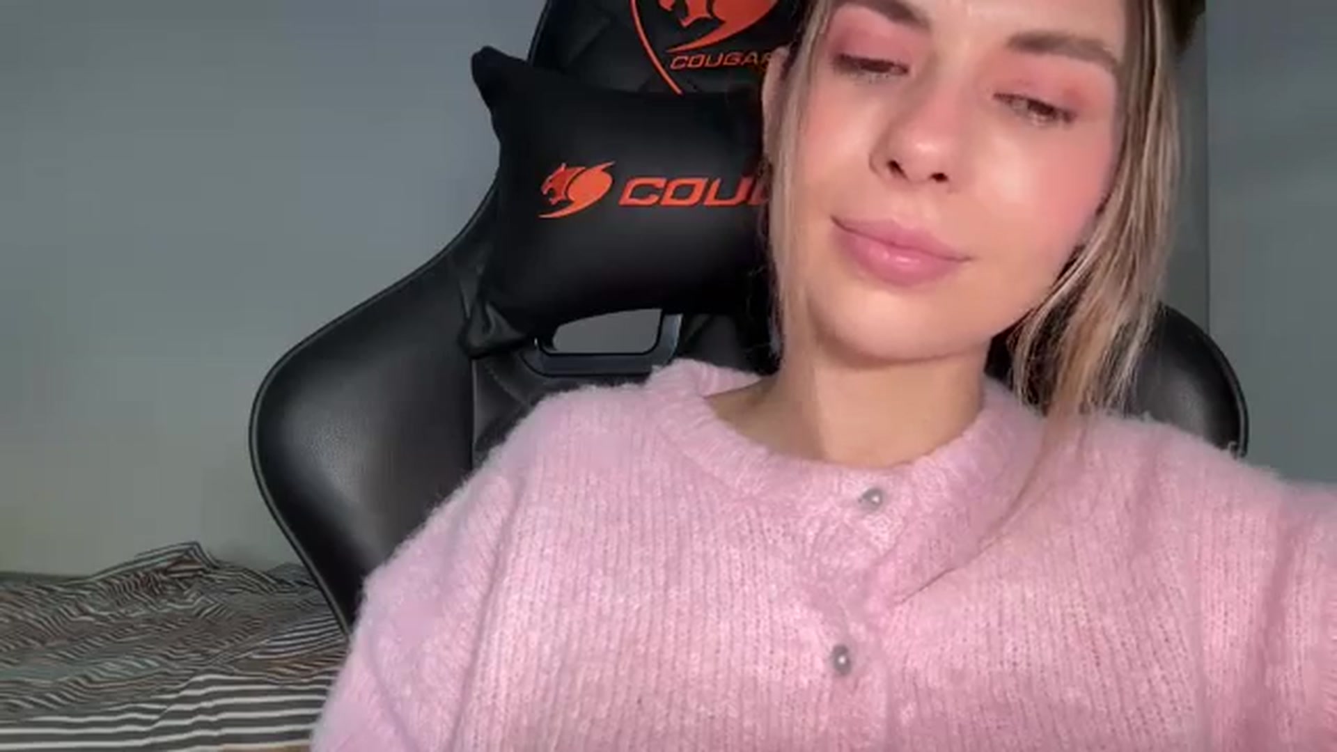 Gallery image thumbnail from neverinmylife's myfreecams stream on, 01/04/2026, 15:06 image 4 of 20