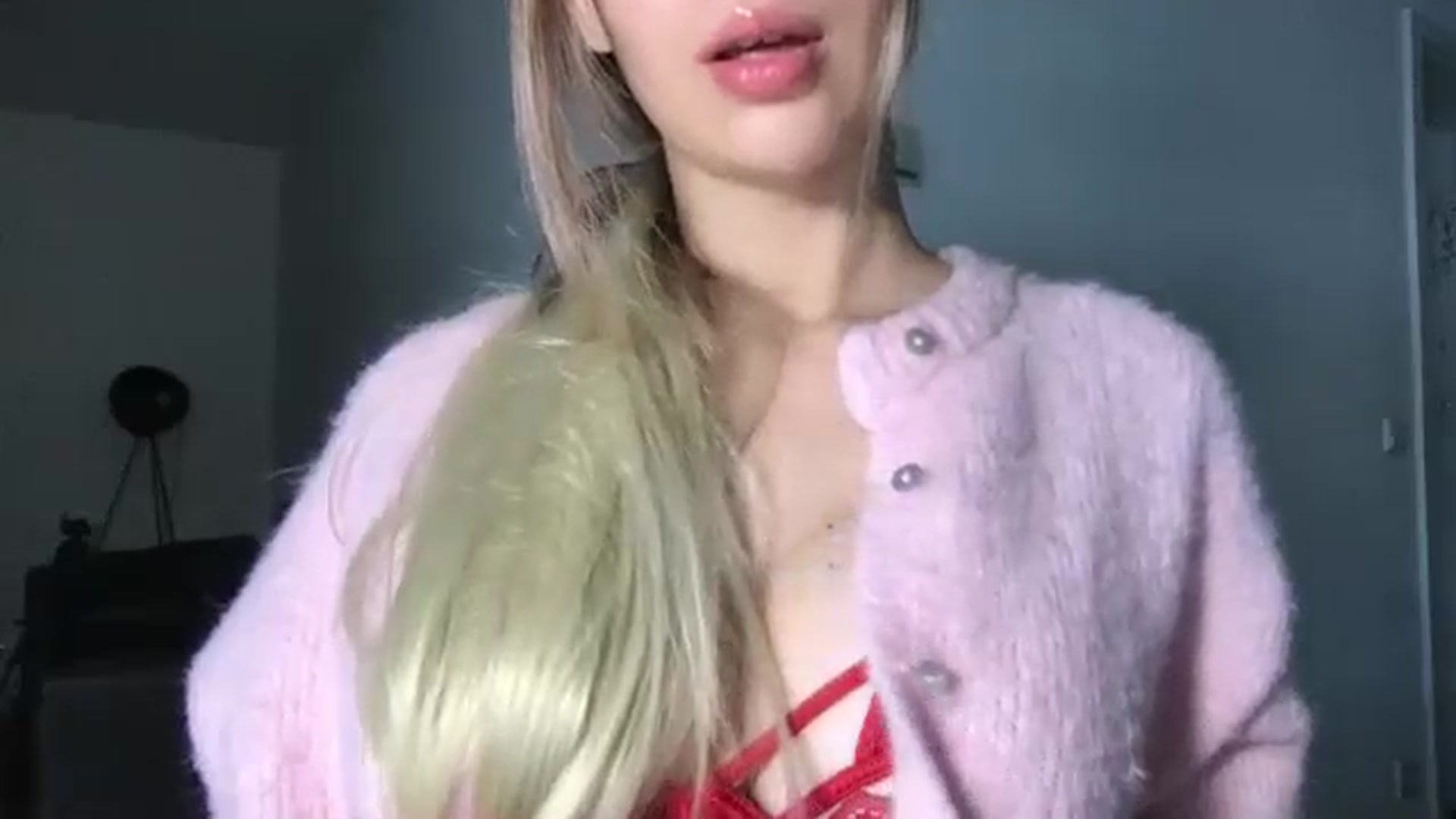 Gallery image thumbnail from neverinmylife's myfreecams stream on, 01/10/2026, 12:20 image 15 of 20