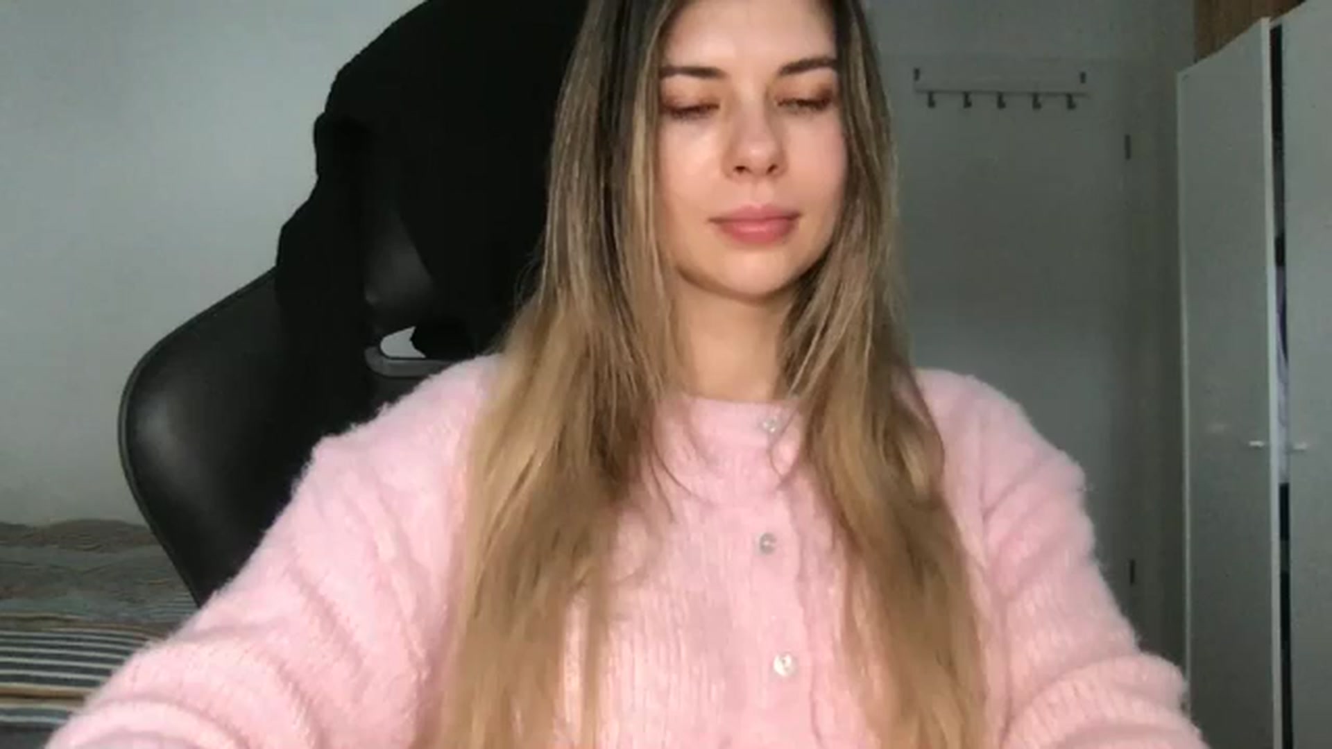 Gallery image thumbnail from neverinmylife's myfreecams stream on, 02/14/2026, 11:47 image 6 of 20