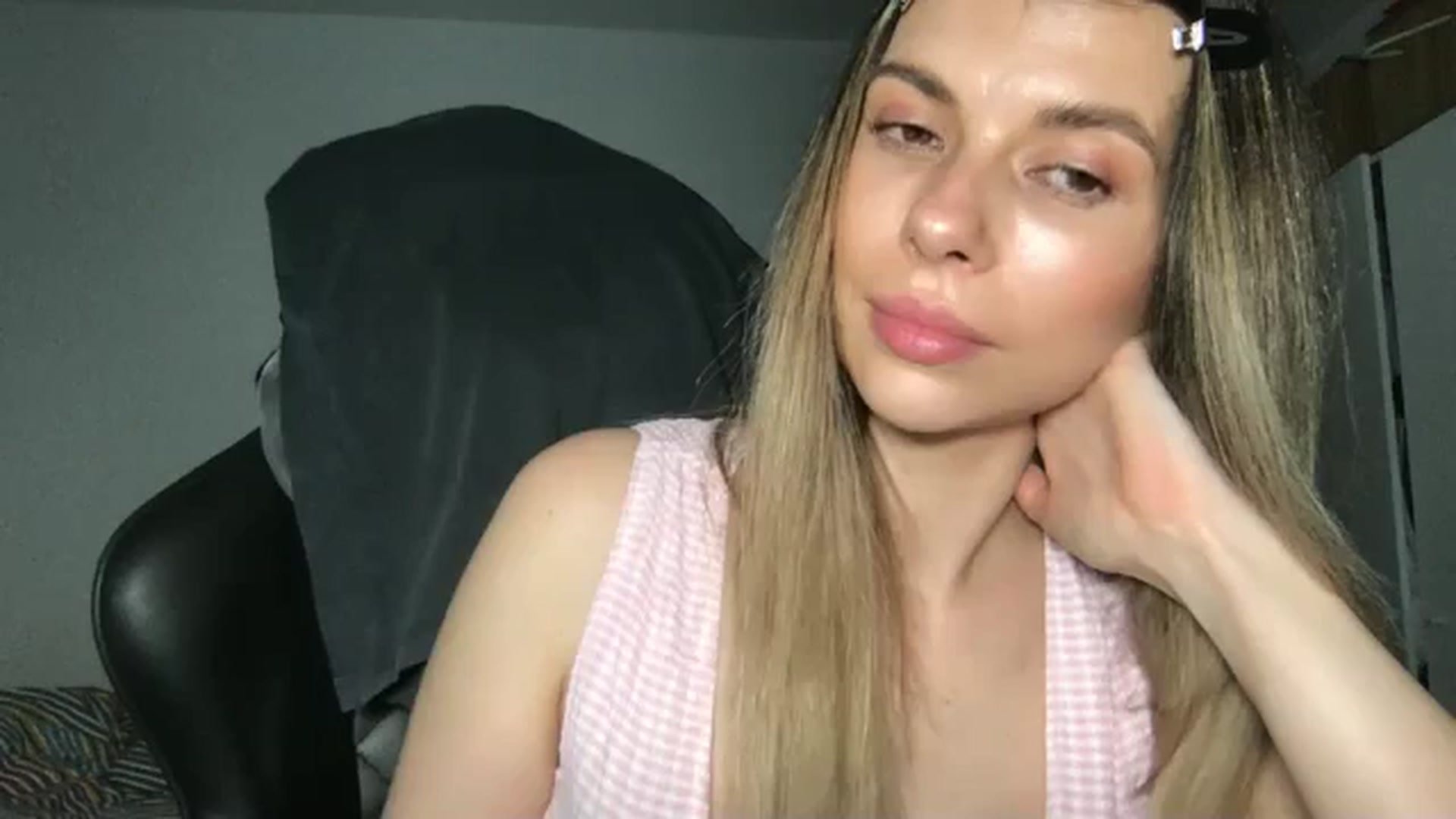Gallery image thumbnail from neverinmylife's myfreecams stream on, 02/15/2026, 16:33 image 4 of 20