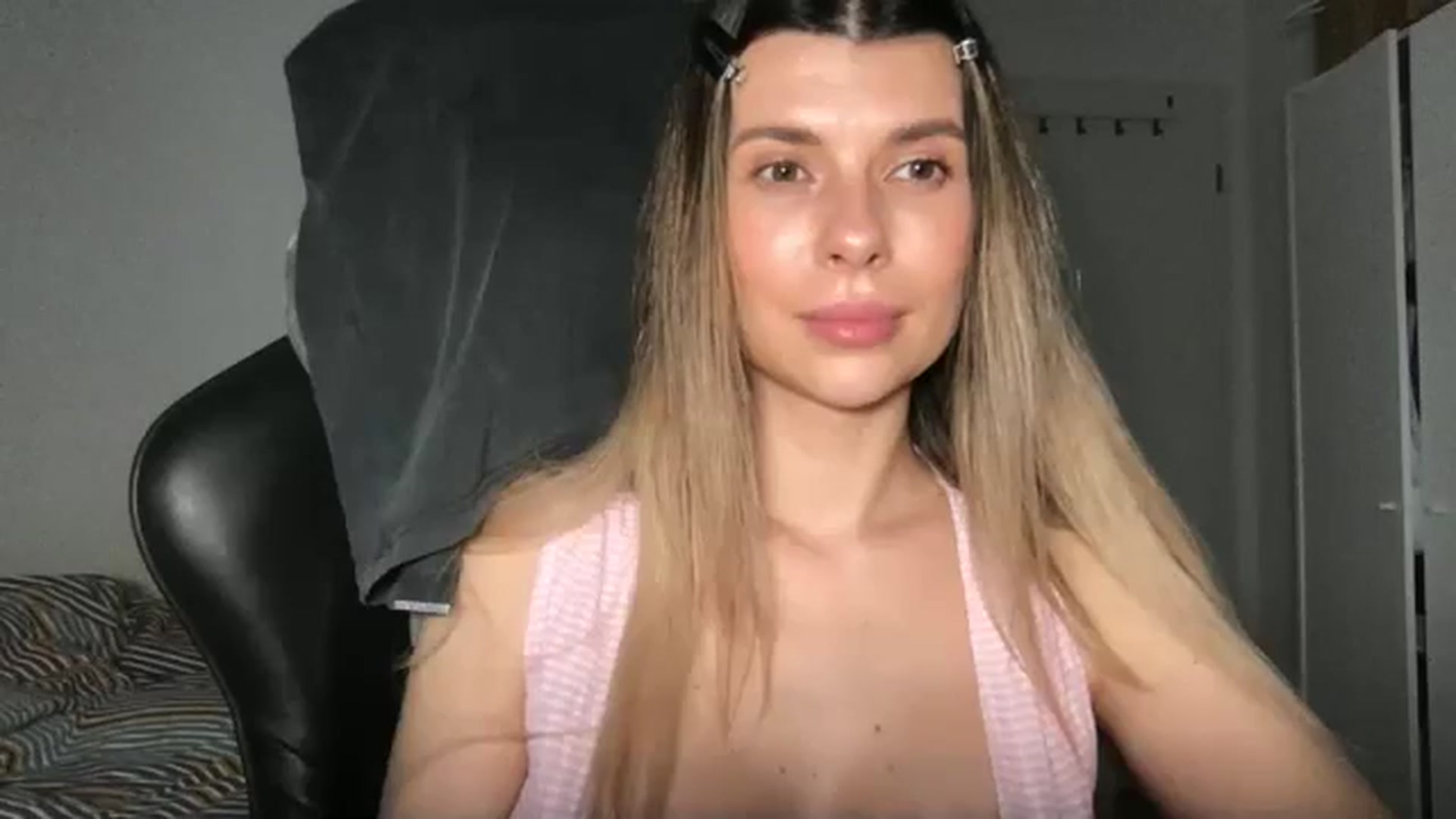 Gallery image thumbnail from neverinmylife's myfreecams stream on, 02/15/2026, 16:33 image 8 of 20