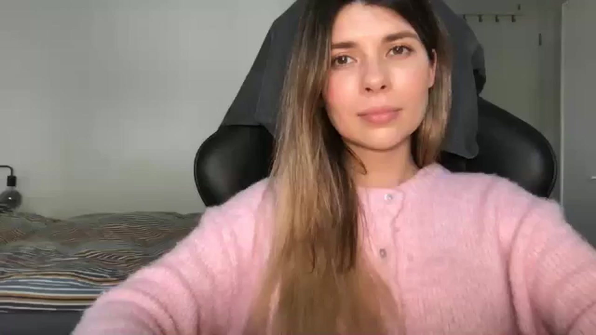 Gallery image thumbnail from neverinmylife's myfreecams stream on, 02/18/2026, 15:04 image 12 of 20