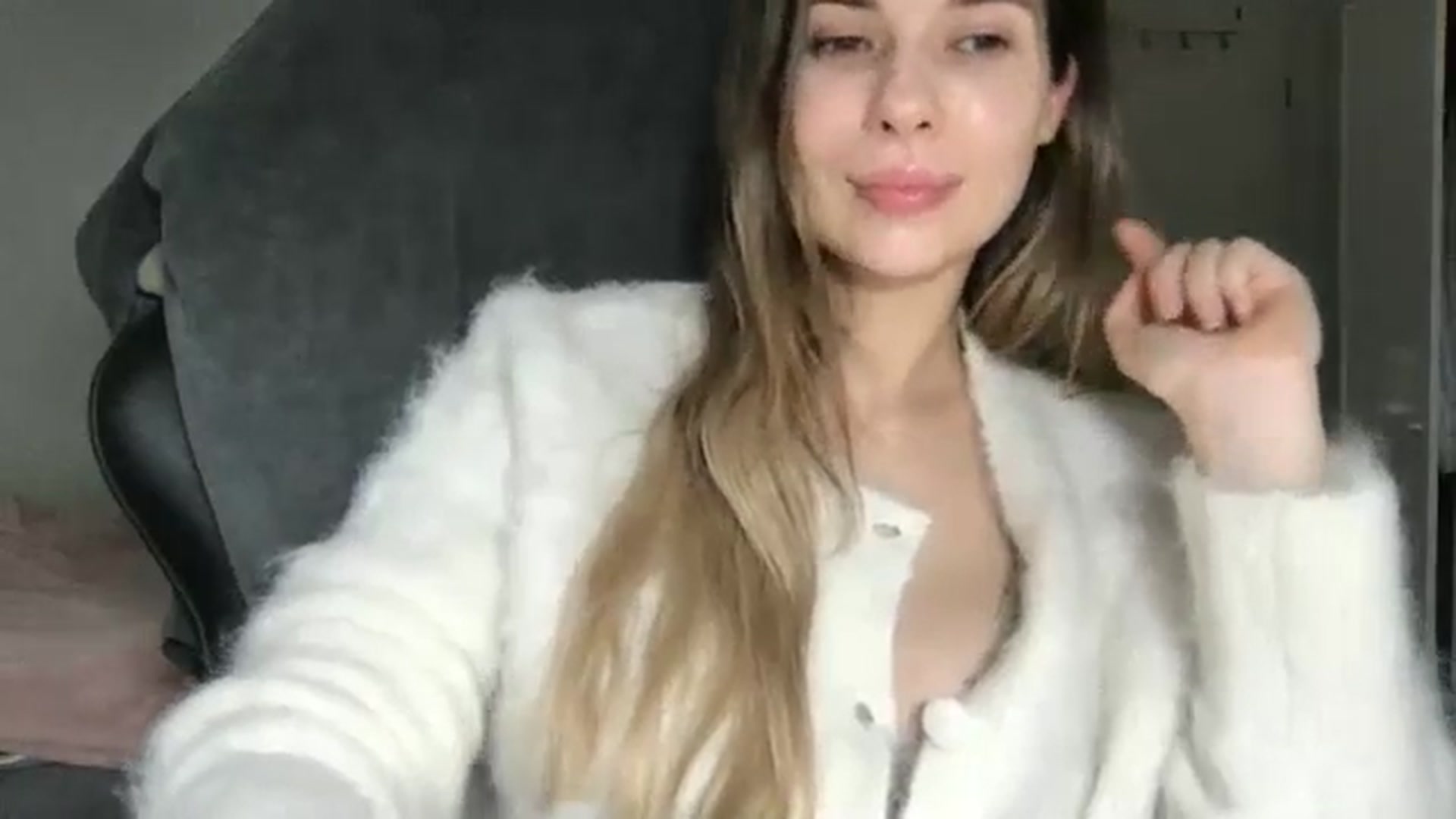Gallery image thumbnail from neverinmylife's myfreecams stream on, 02/26/2026, 10:56 image 13 of 20