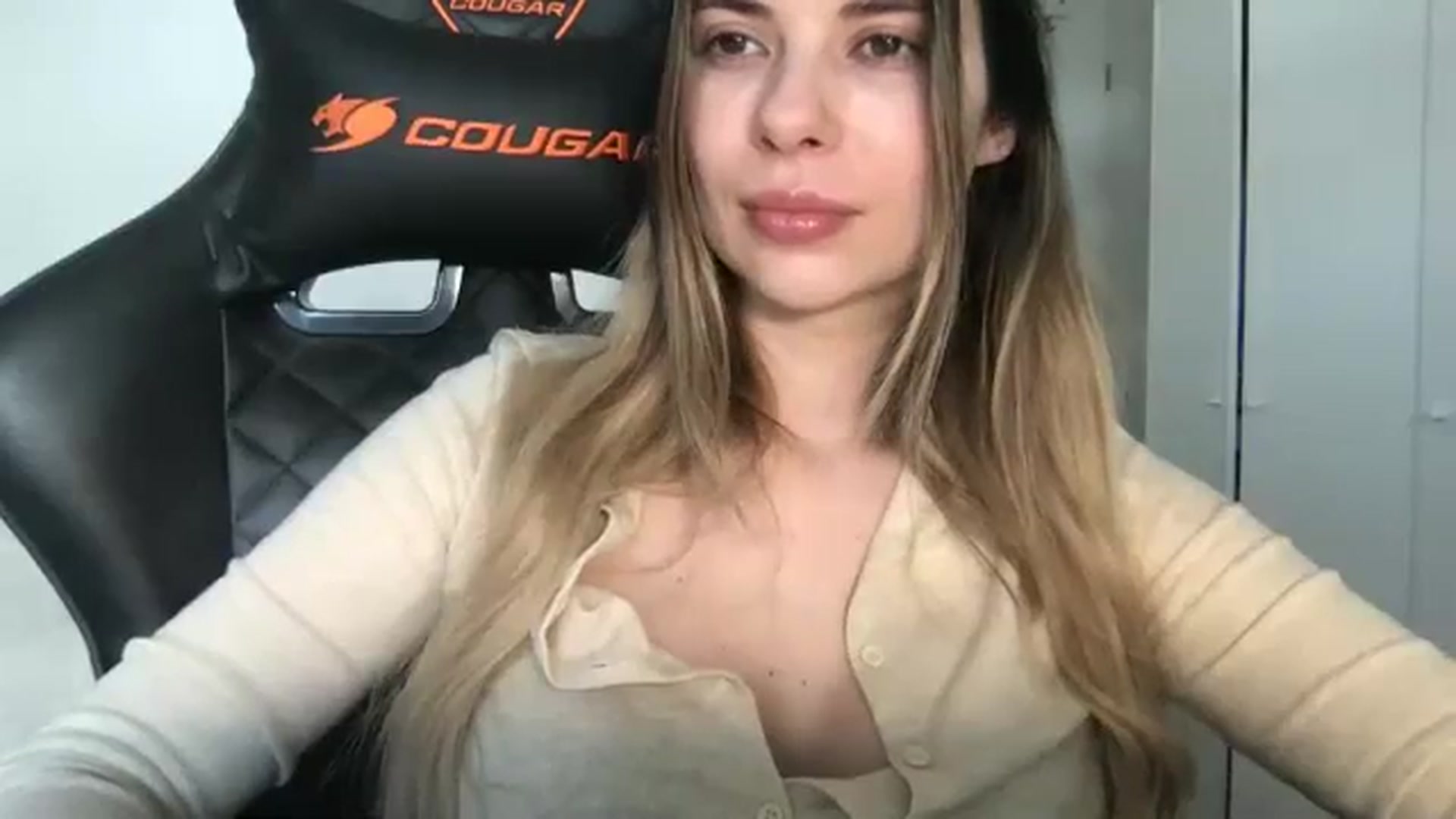 Gallery image thumbnail from neverinmylife's myfreecams stream on, 03/27/2026, 13:30 image 19 of 20