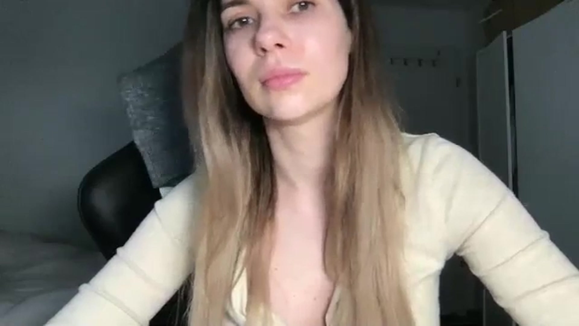Gallery image thumbnail from neverinmylife's myfreecams stream on, 03/29/2026, 15:40 image 8 of 20