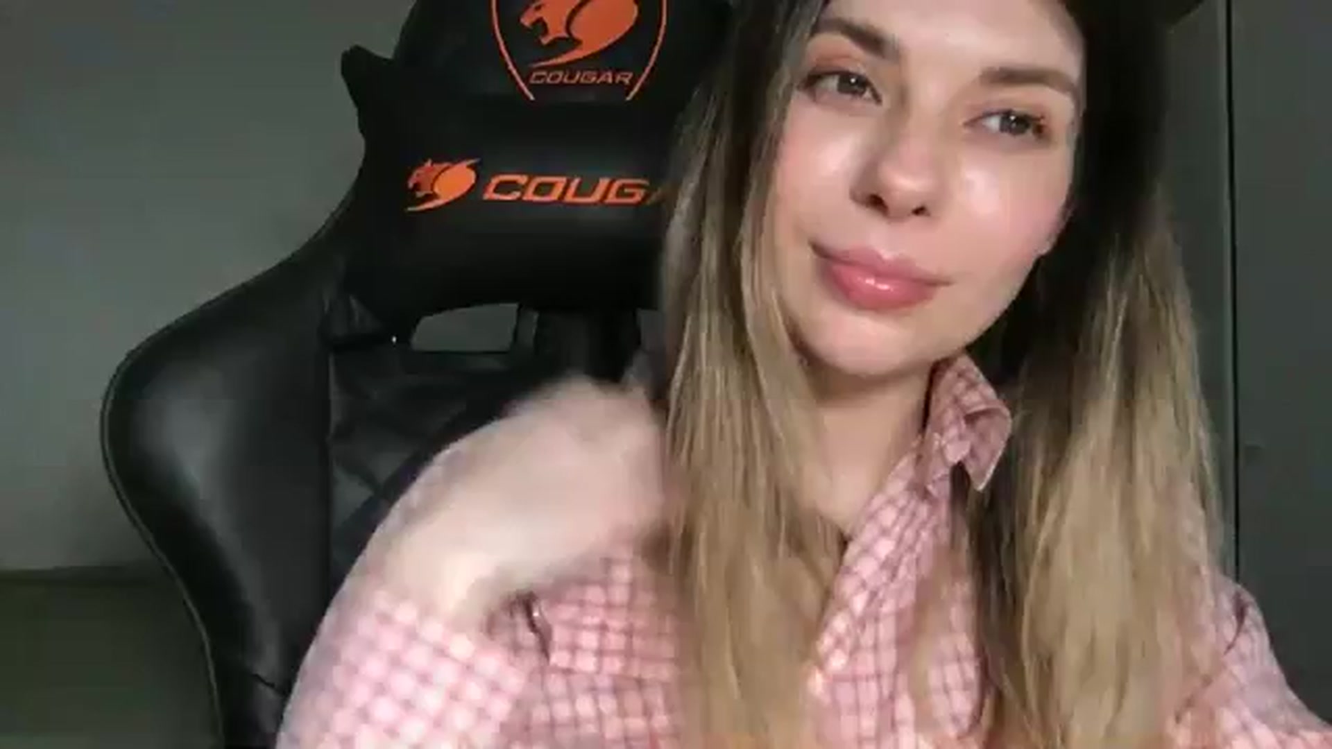 Gallery image thumbnail from neverinmylife's myfreecams stream on, 04/13/2026, 13:16 image 4 of 20