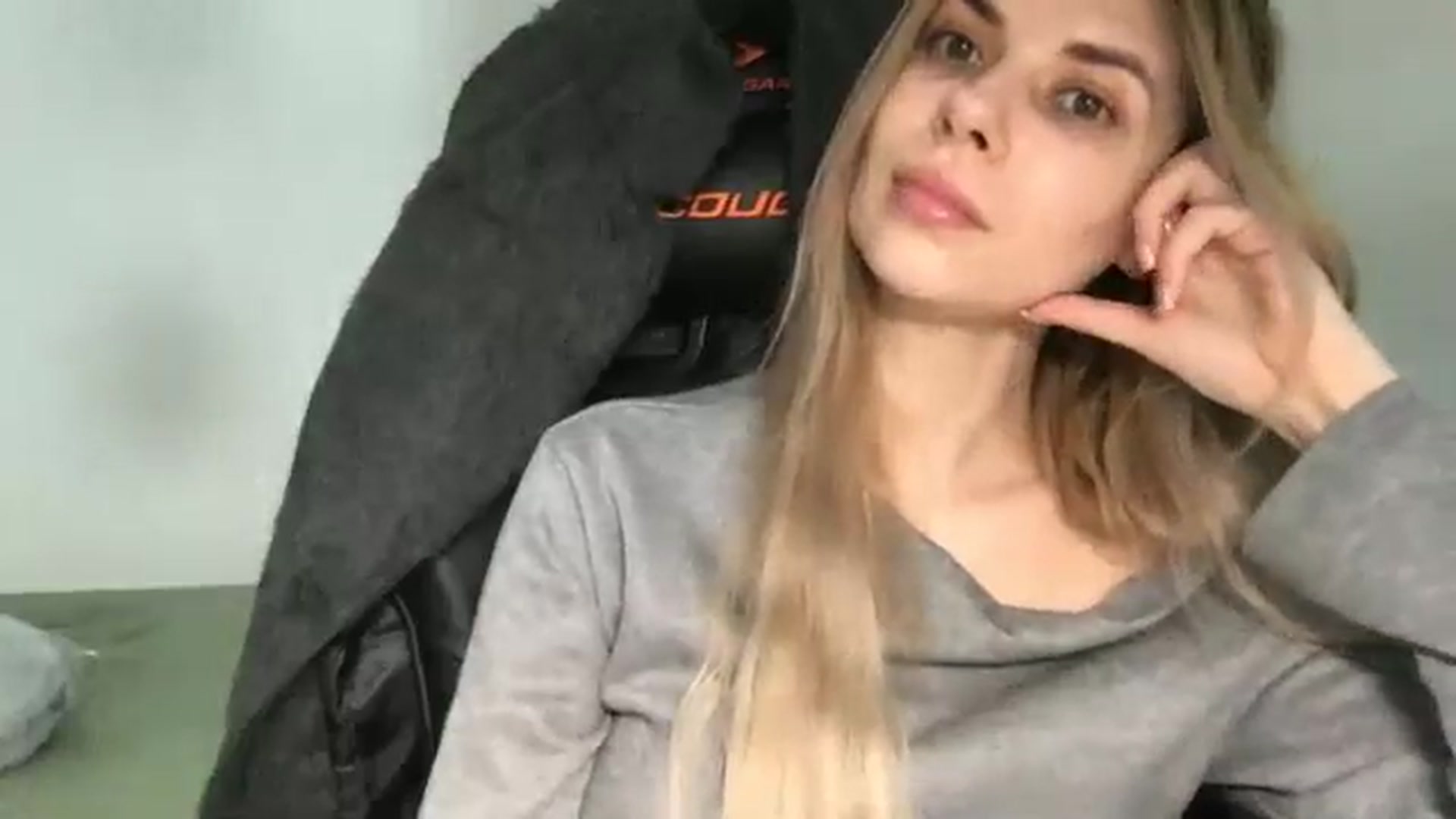 Gallery image thumbnail from neverinmylife's myfreecams stream on, 04/20/2026, 13:39 image 10 of 20