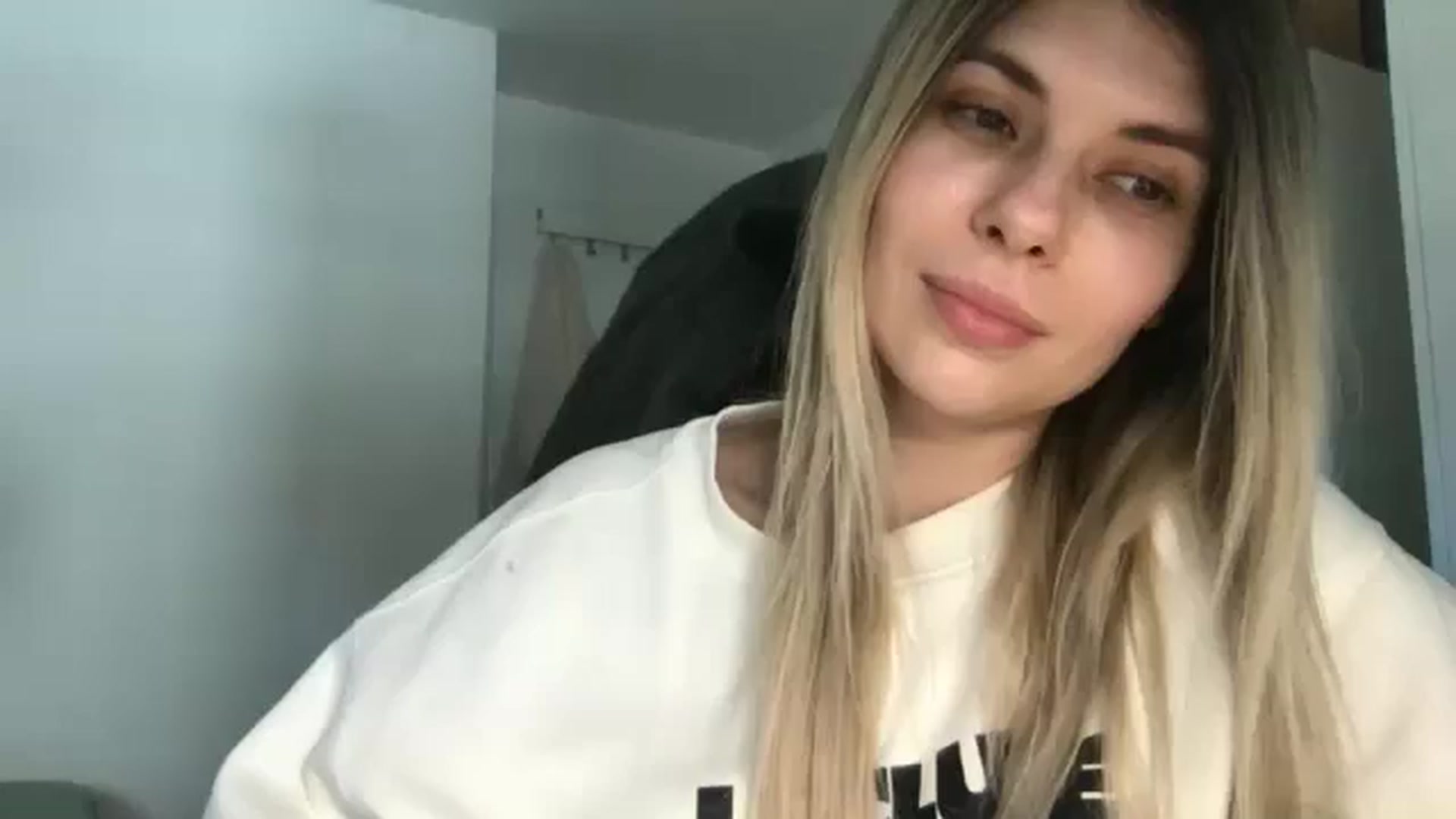 Gallery image thumbnail from neverinmylife's myfreecams stream on, 04/24/2026, 13:34 image 15 of 20