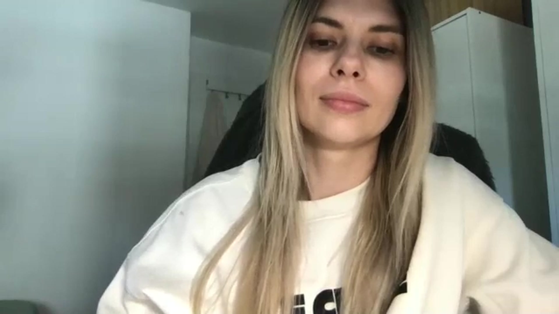Gallery image thumbnail from neverinmylife's myfreecams stream on, 04/24/2026, 13:34 image 17 of 20