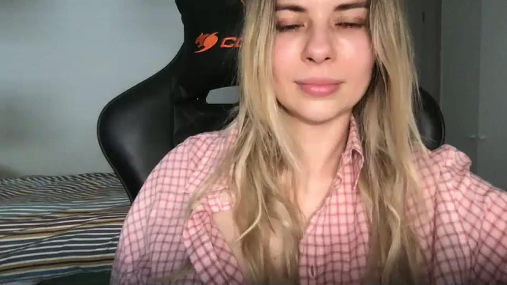 Gallery image thumbnail from neverinmylife's myfreecams stream on, 05/02/2026, 13:57 image 12 of 20