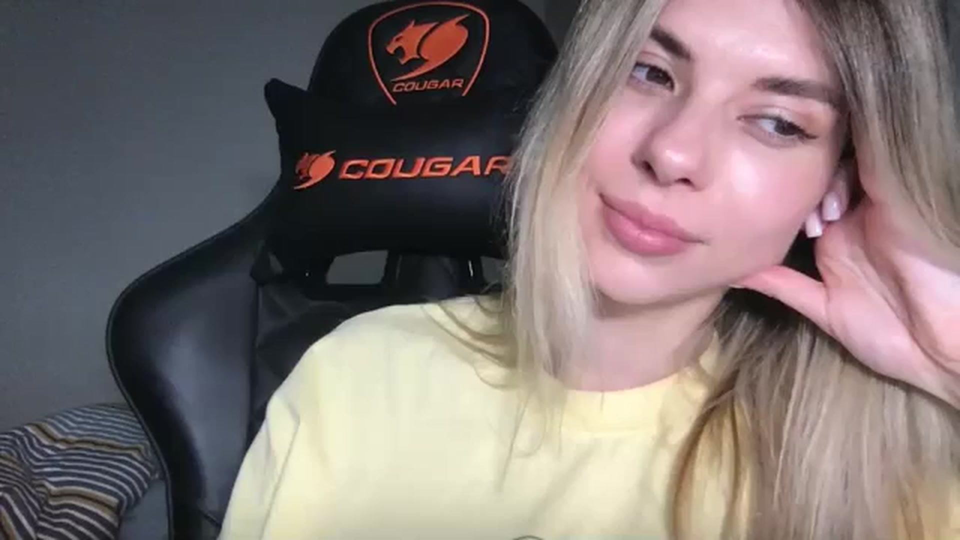 Gallery image thumbnail from neverinmylife's myfreecams stream on, 05/04/2026, 13:15 image 16 of 20