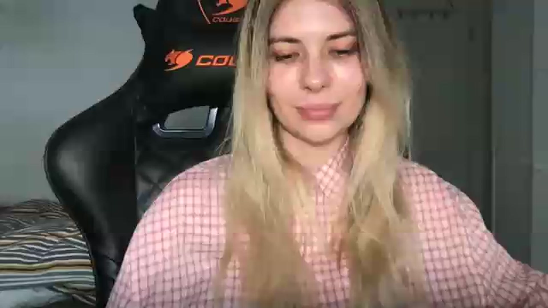 Gallery image thumbnail from neverinmylife's myfreecams stream on, 05/20/2026, 11:36 image 7 of 20