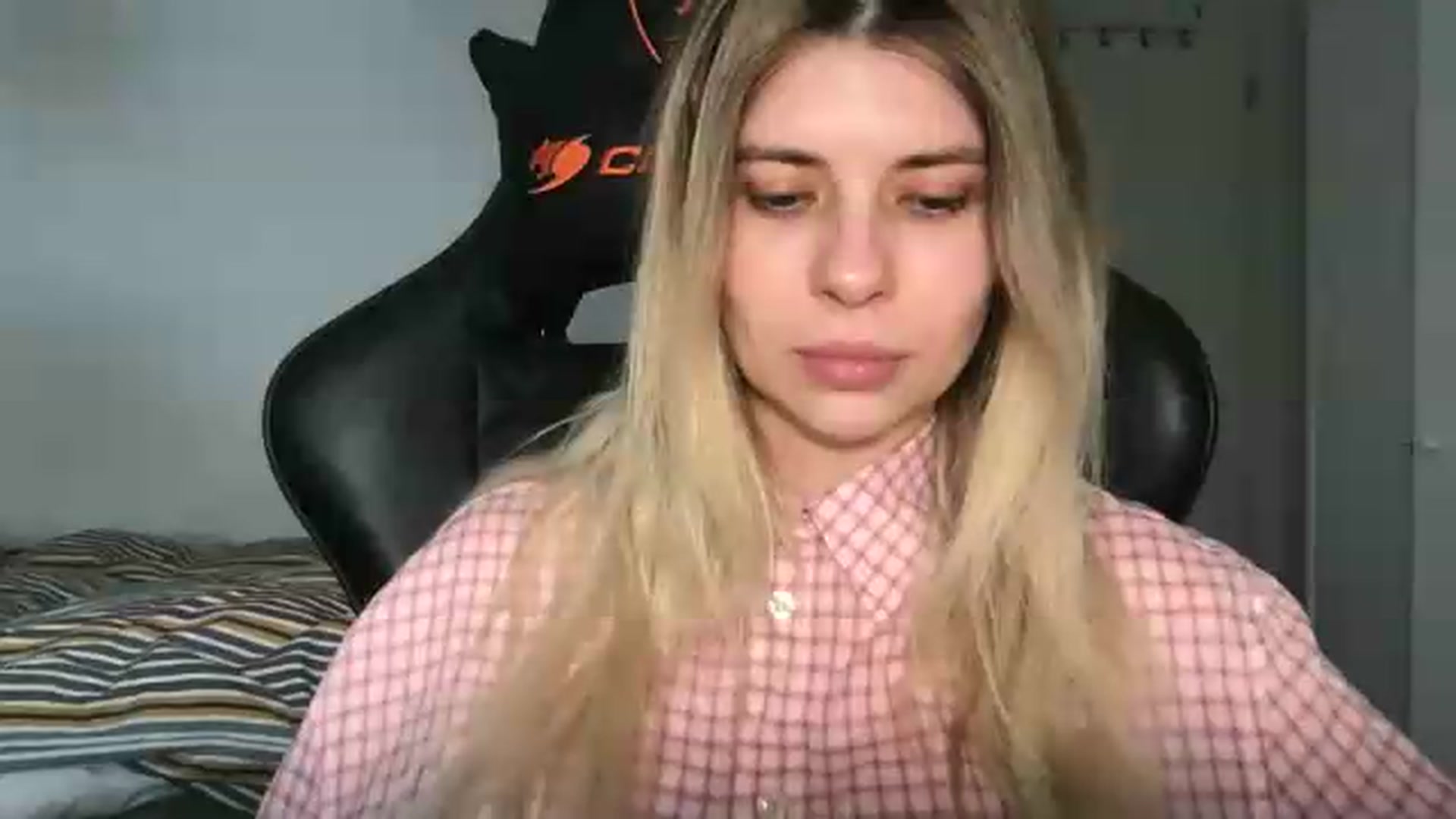 Gallery image thumbnail from neverinmylife's myfreecams stream on, 05/20/2026, 11:36 image 5 of 20