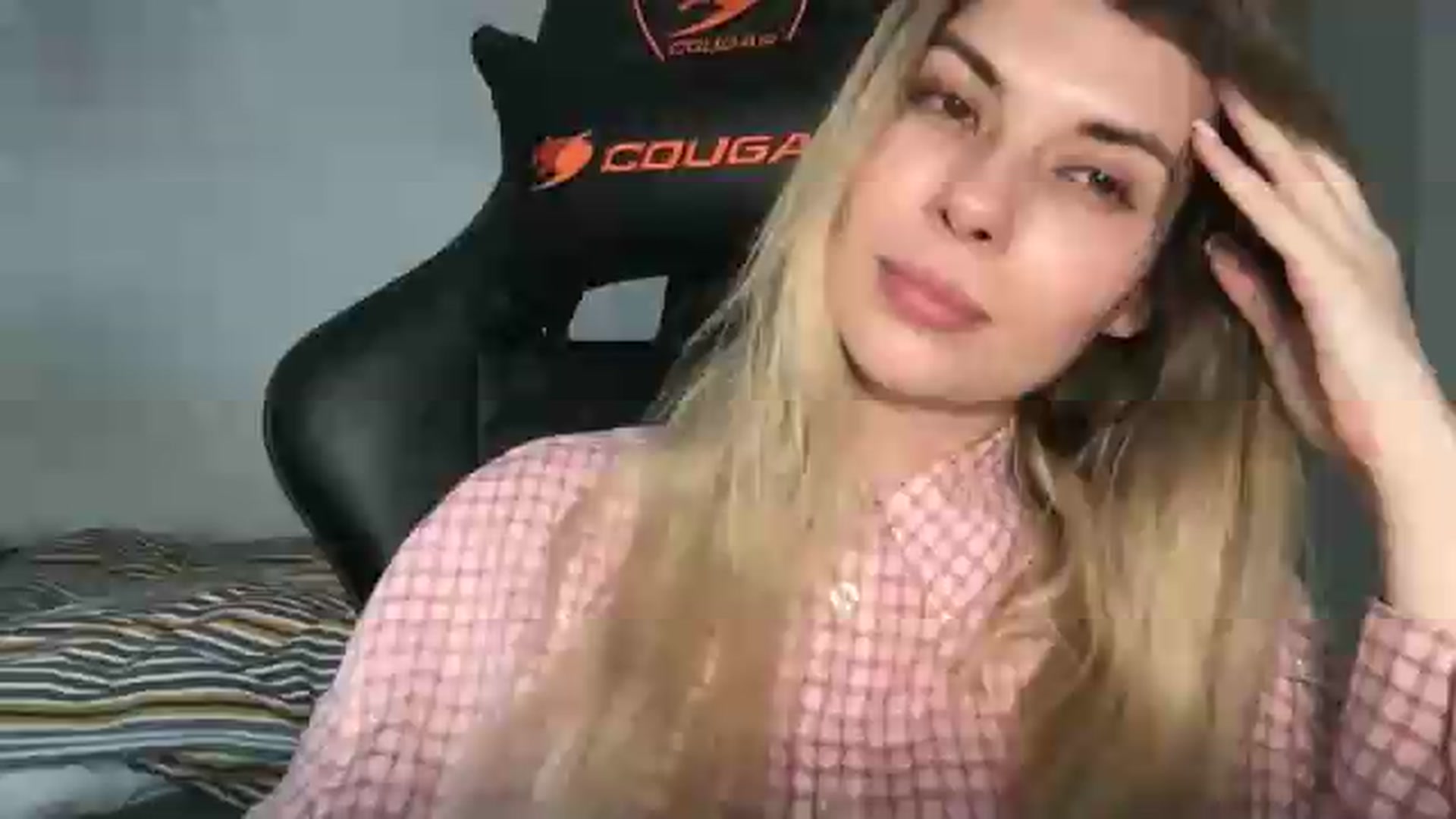 Gallery image thumbnail from neverinmylife's myfreecams stream on, 05/20/2026, 11:36 image 1 of 20