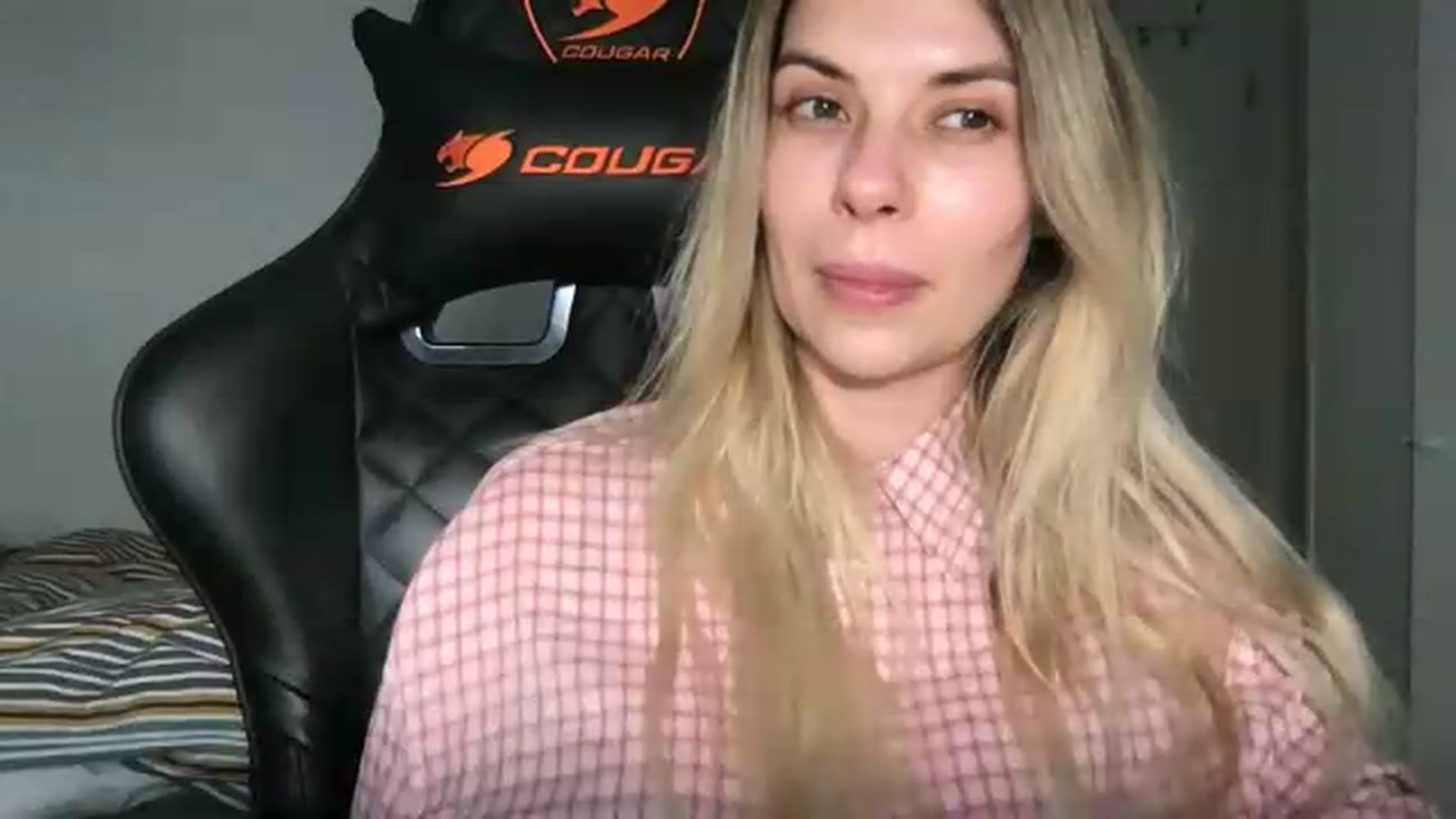 Gallery image thumbnail from neverinmylife's myfreecams stream on, 05/20/2026, 11:36 image 9 of 20