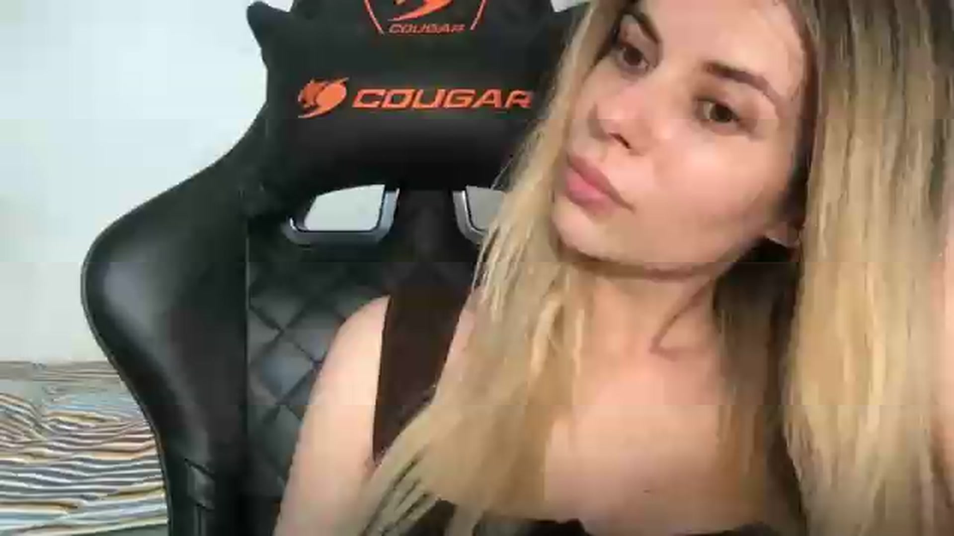 Gallery image thumbnail from neverinmylife's myfreecams stream on, 05/21/2026, 12:03 image 11 of 20