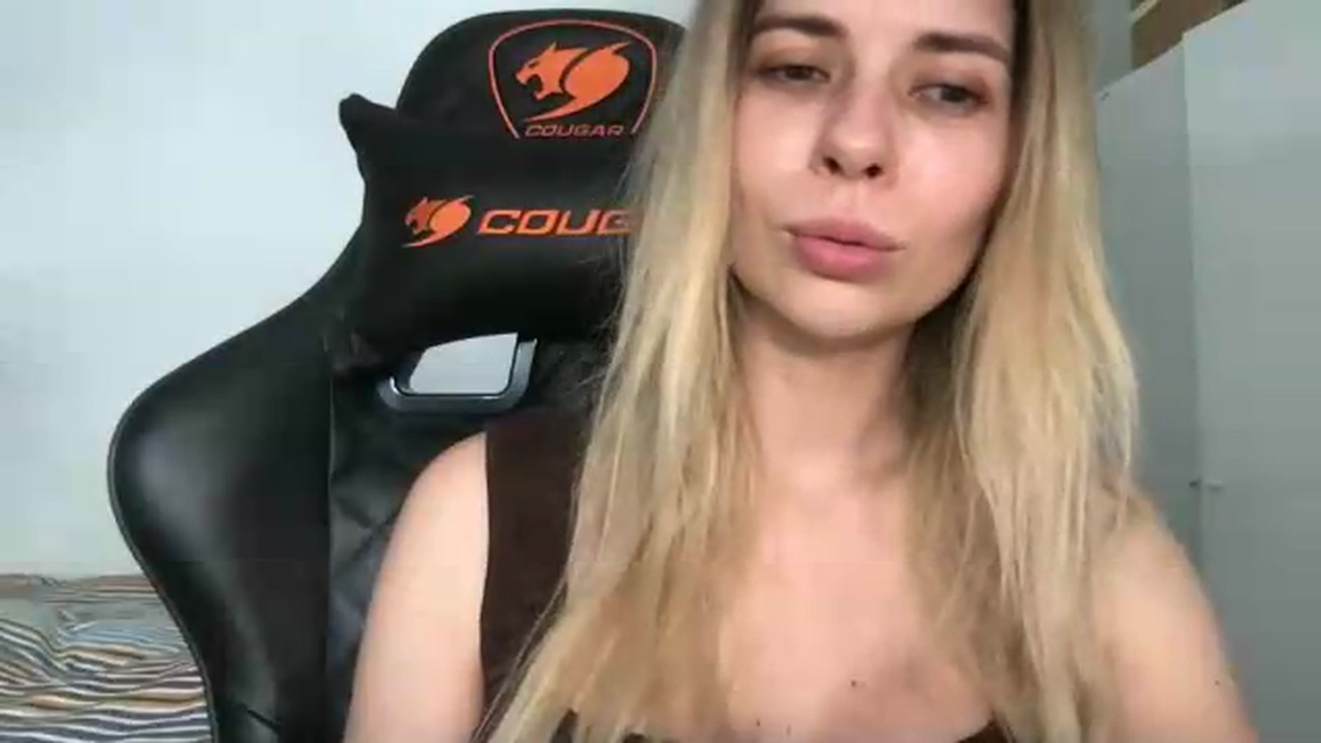 Gallery image thumbnail from neverinmylife's myfreecams stream on, 05/21/2026, 12:03 image 16 of 20