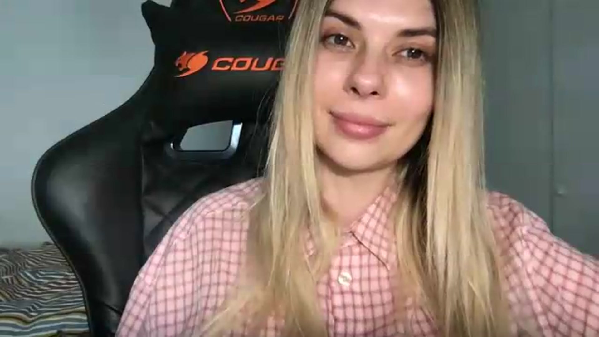 Gallery image thumbnail from neverinmylife's myfreecams stream on, 05/22/2026, 14:46 image 5 of 20