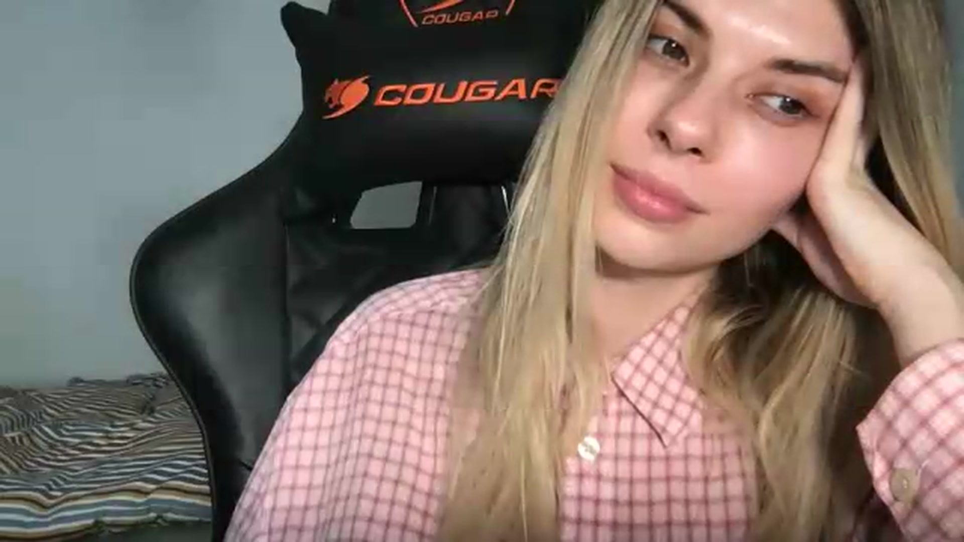 Gallery image thumbnail from neverinmylife's myfreecams stream on, 05/22/2026, 14:46 image 13 of 20