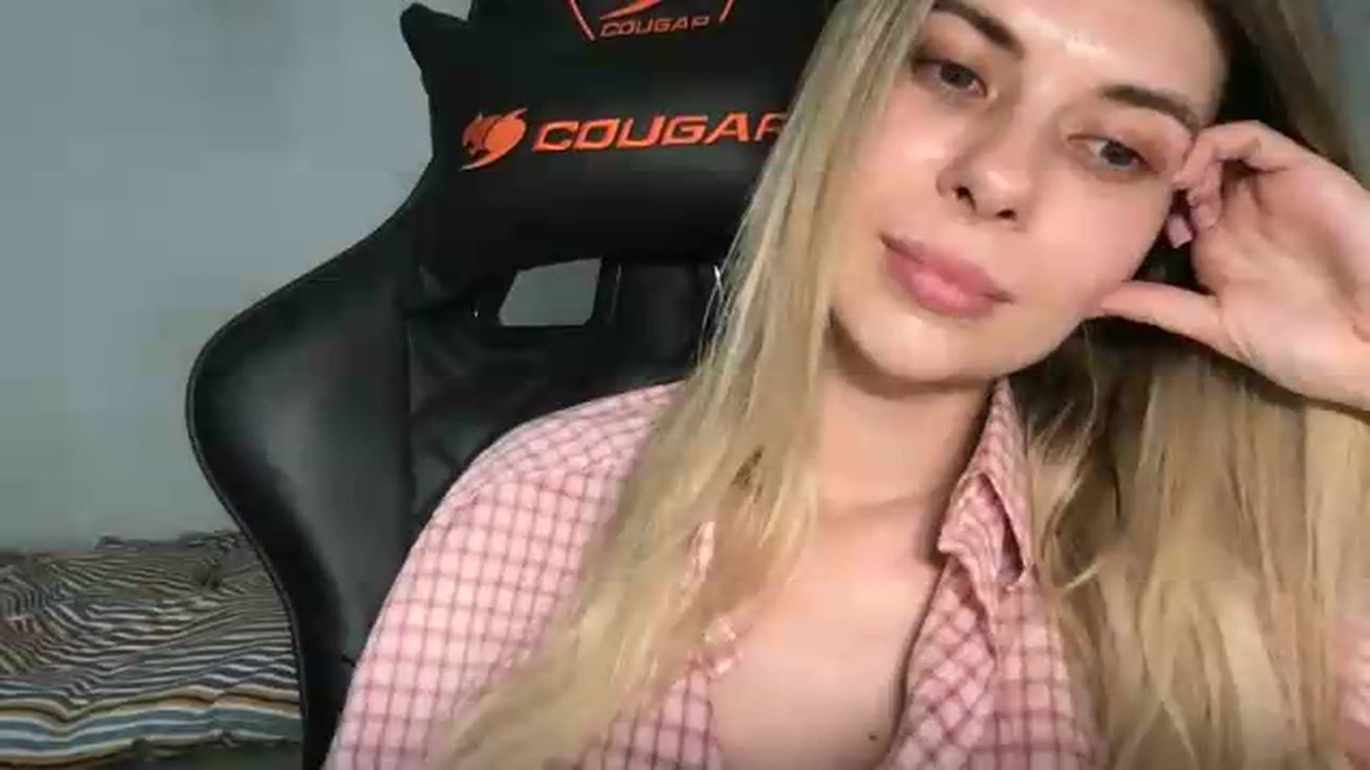 Gallery image thumbnail from neverinmylife's myfreecams stream on, 05/22/2026, 14:46 image 15 of 20