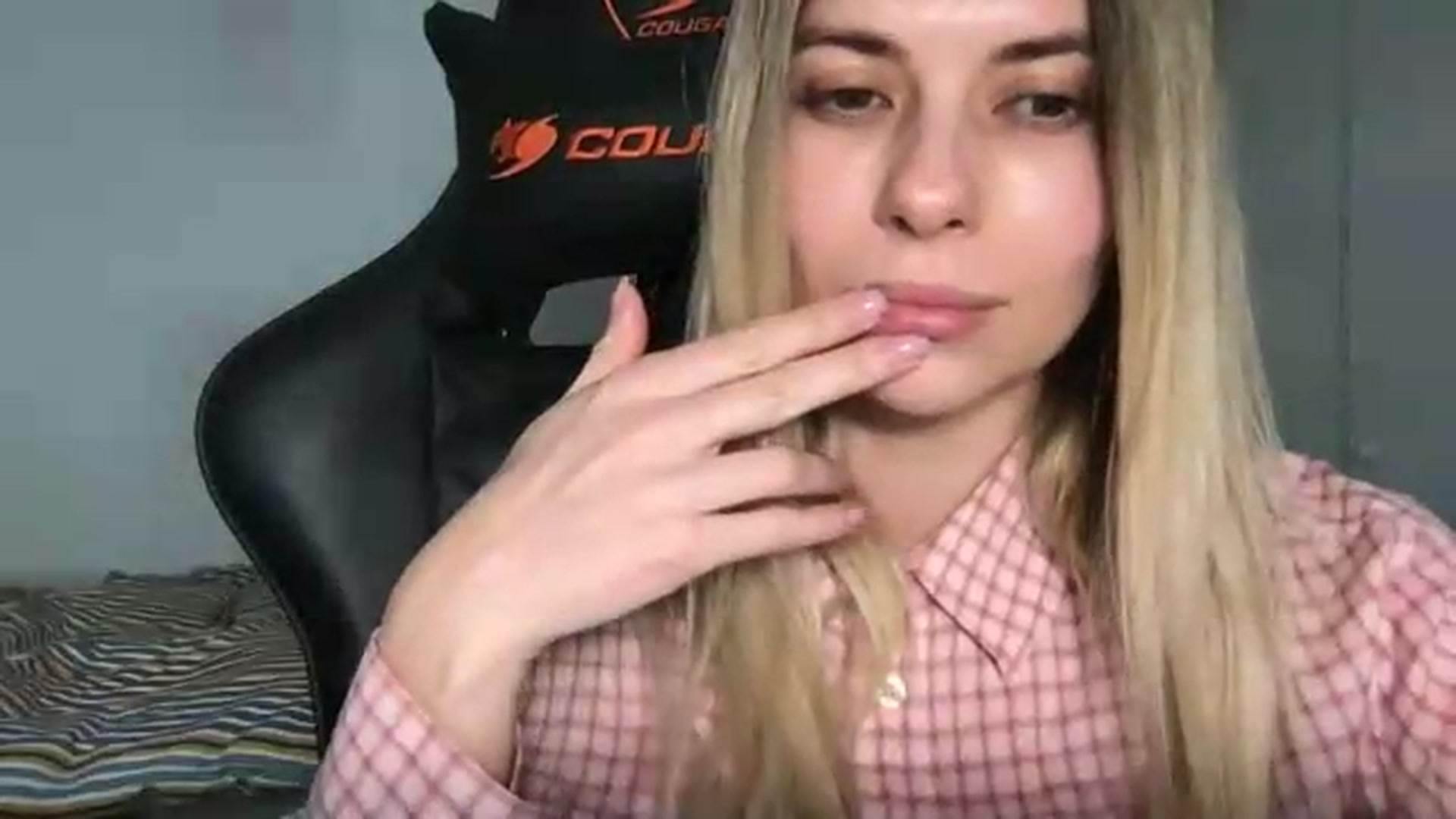 Gallery image thumbnail from neverinmylife's myfreecams stream on, 05/22/2026, 14:46 image 12 of 20