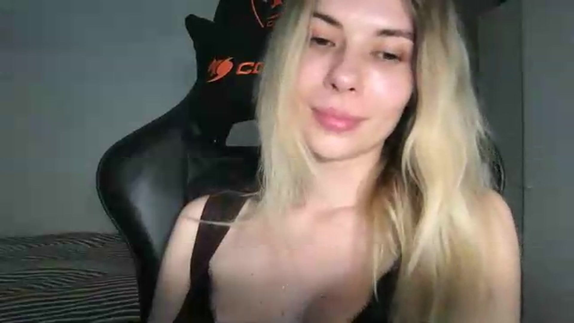 Gallery image thumbnail from neverinmylife's myfreecams stream on, 05/25/2026, 13:23 image 16 of 20