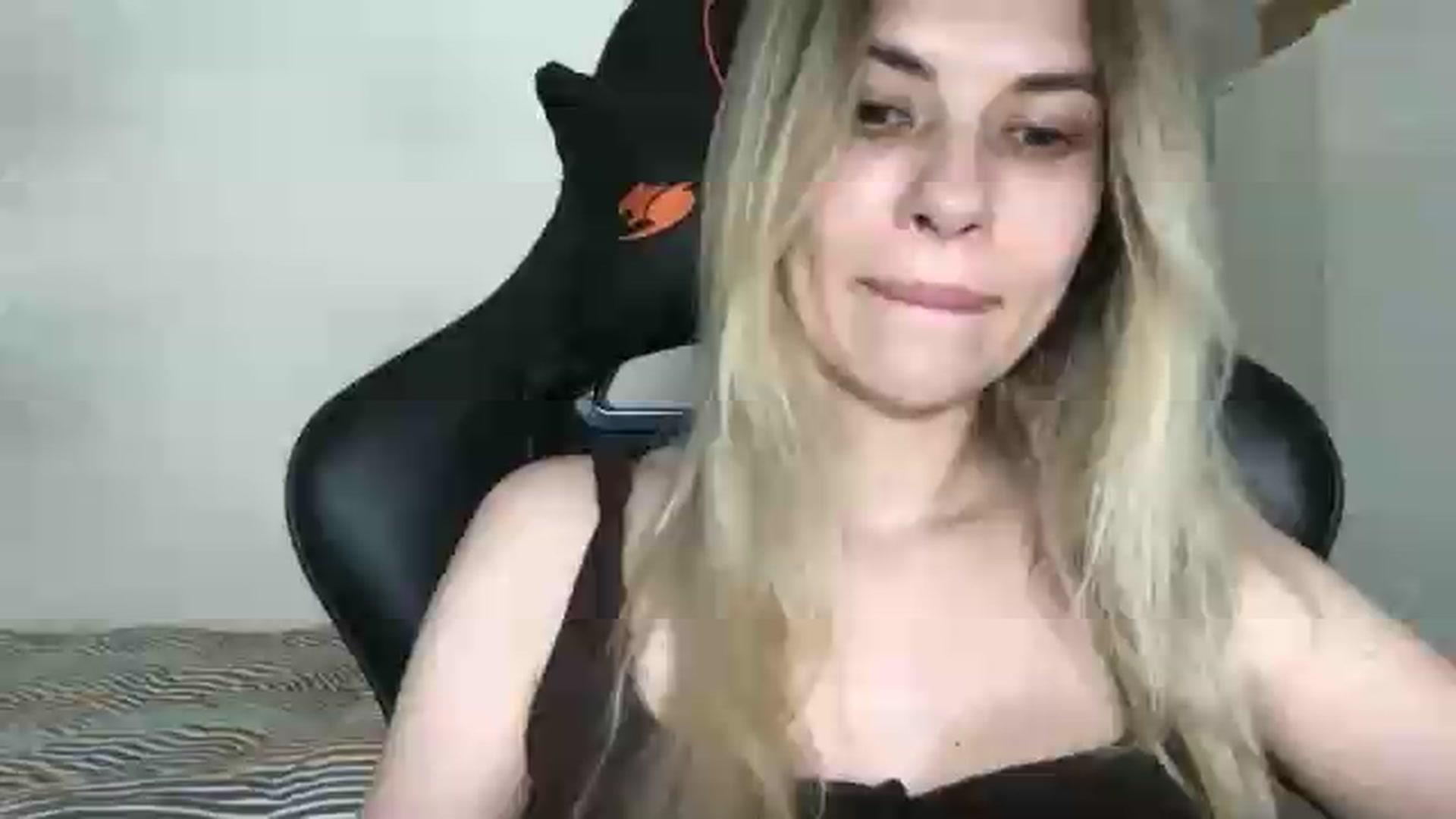 Gallery image thumbnail from neverinmylife's myfreecams stream on, 05/28/2026, 11:50 image 1 of 20