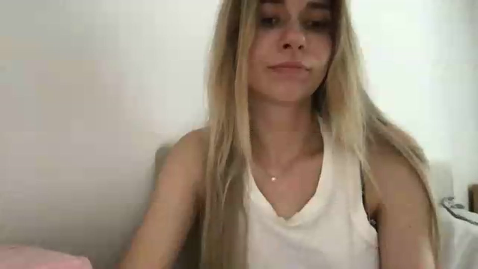 Gallery image thumbnail from neverinmylife's myfreecams stream on, 06/19/2026, 12:36 image 2 of 20
