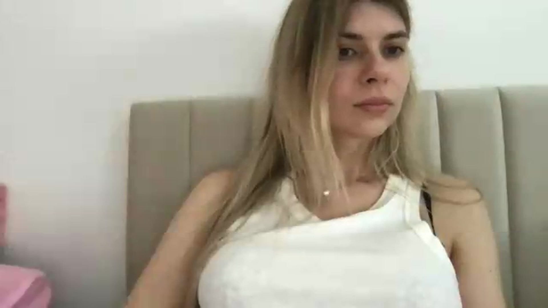 Gallery image thumbnail from neverinmylife's myfreecams stream on, 06/19/2026, 12:36 image 17 of 20