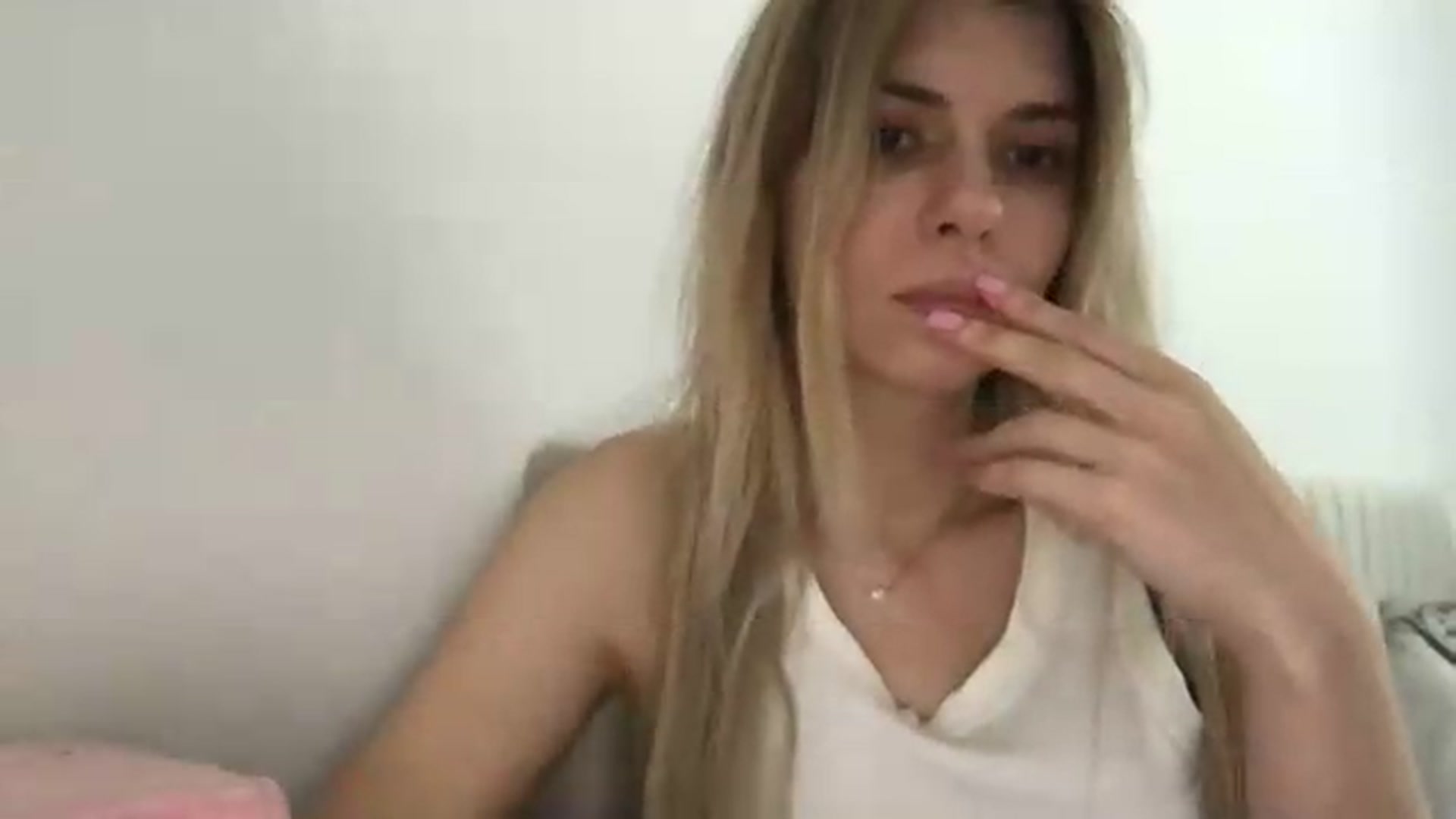 Gallery image thumbnail from neverinmylife's myfreecams stream on, 06/19/2026, 12:36 image 3 of 20