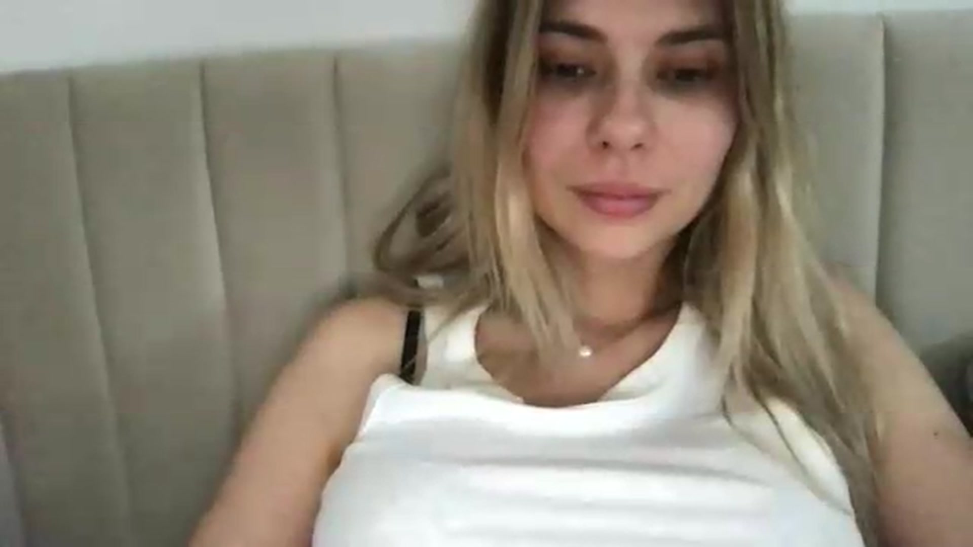 Gallery image thumbnail from neverinmylife's myfreecams stream on, 06/19/2026, 13:26 image 5 of 20