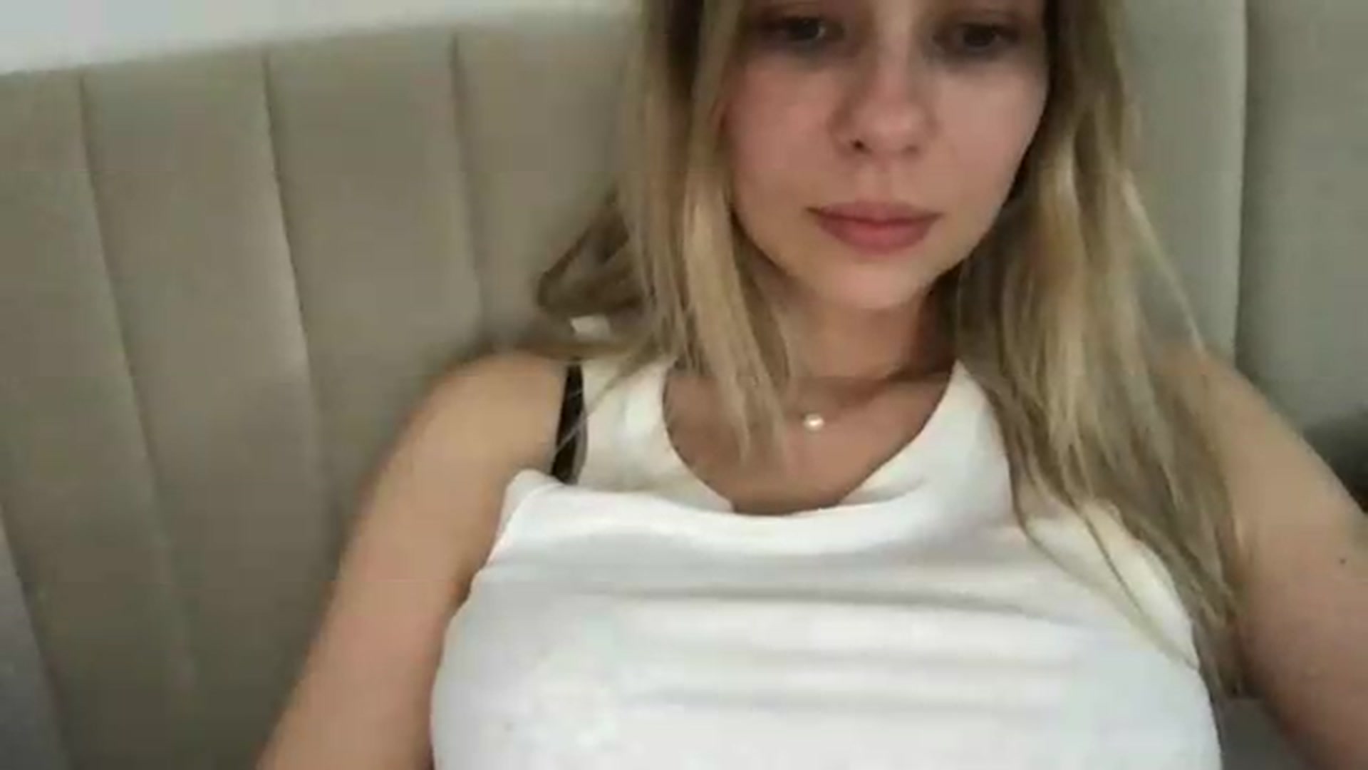 Gallery image thumbnail from neverinmylife's myfreecams stream on, 06/19/2026, 13:26 image 4 of 20