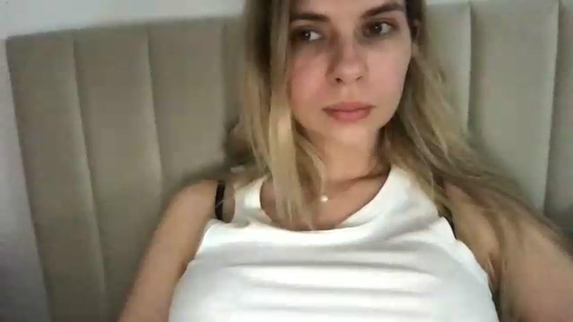 Gallery image thumbnail from neverinmylife's myfreecams stream on, 06/19/2026, 13:26 image 13 of 20