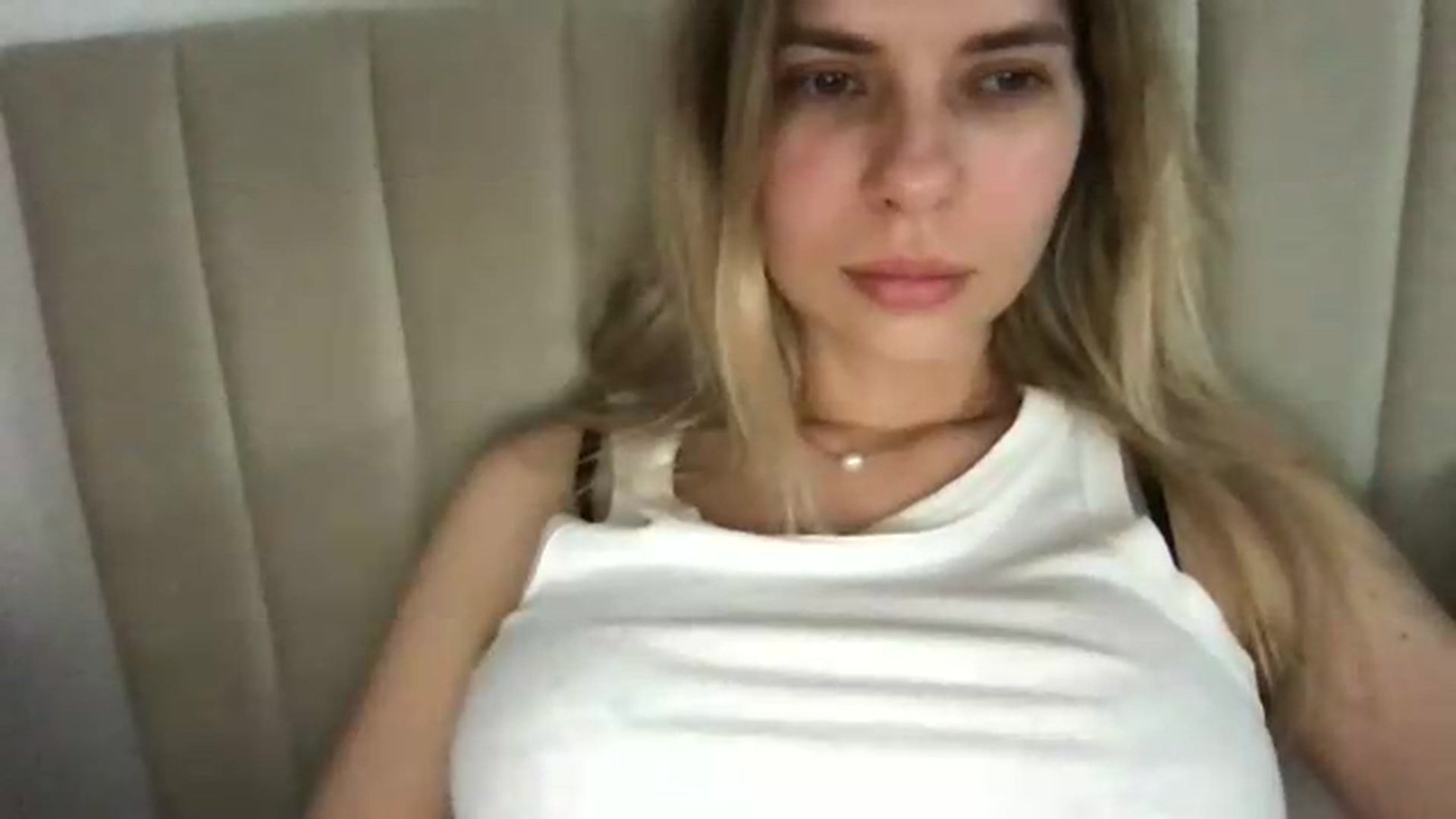Gallery image thumbnail from neverinmylife's myfreecams stream on, 06/19/2026, 13:26 image 16 of 20
