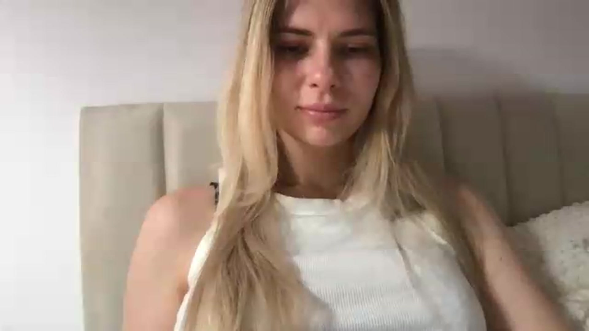 Gallery image thumbnail from neverinmylife's myfreecams stream on, 06/20/2026, 13:06 image 9 of 20