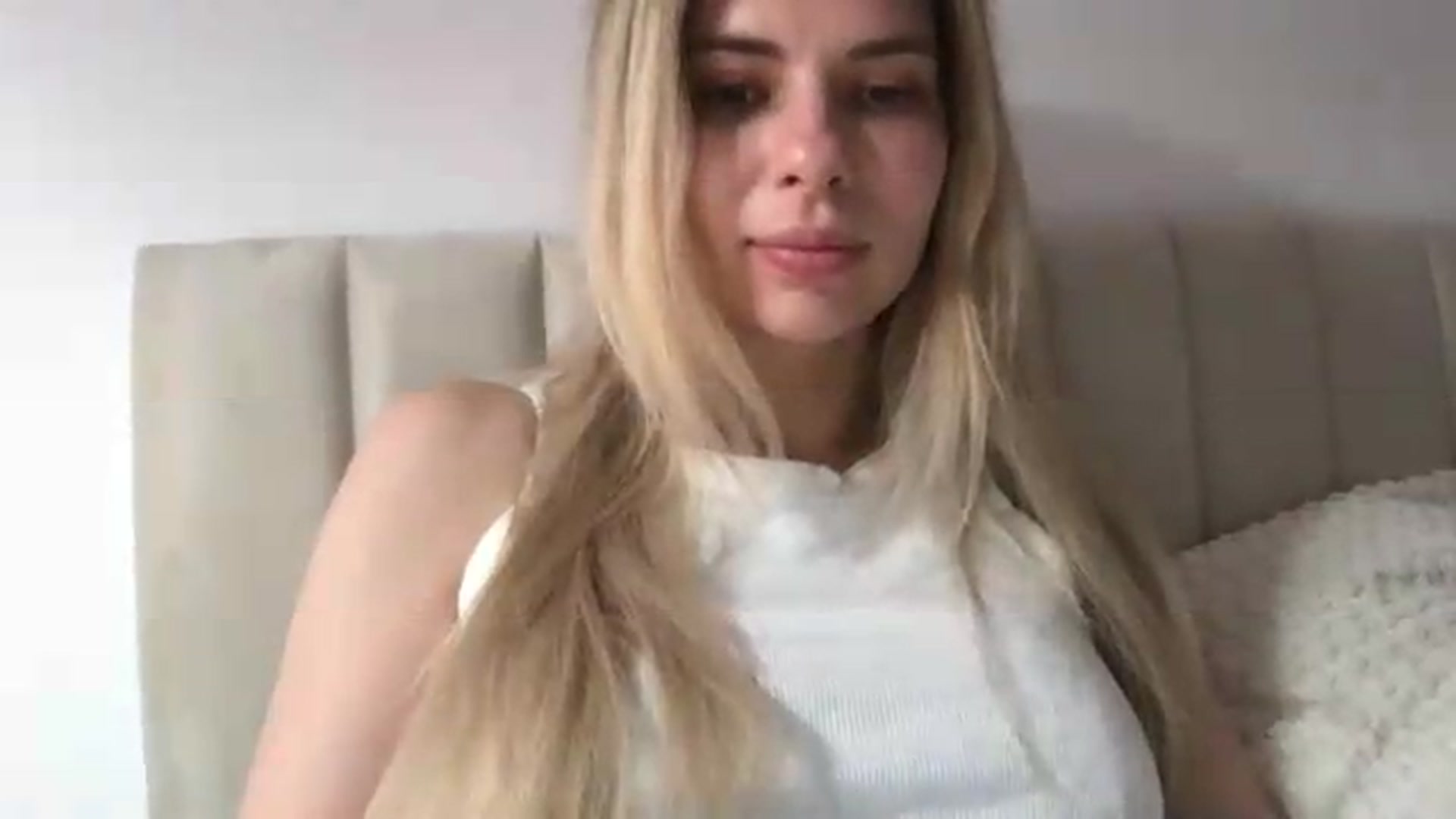 Gallery image thumbnail from neverinmylife's myfreecams stream on, 06/20/2026, 13:06 image 16 of 20