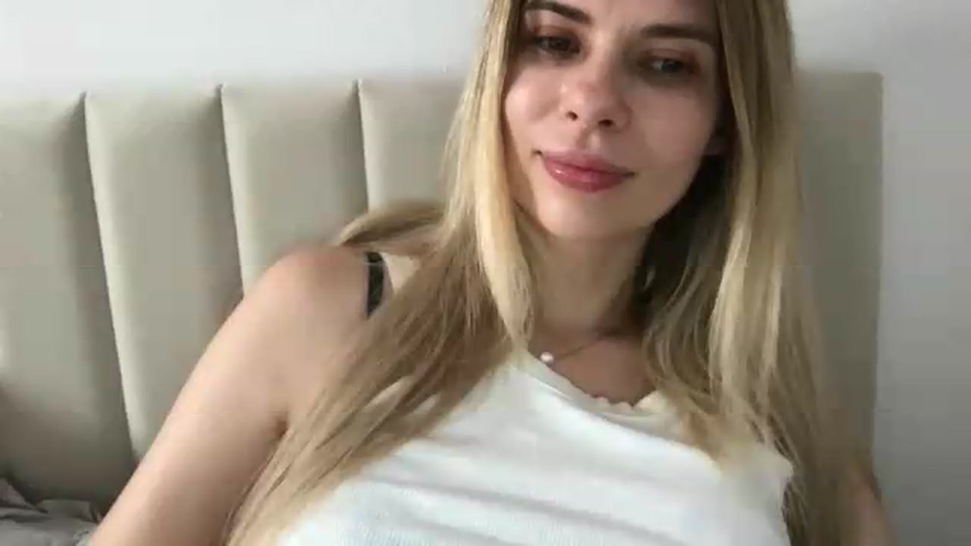 Gallery image thumbnail from neverinmylife's myfreecams stream on, 06/23/2026, 12:37 image 3 of 20
