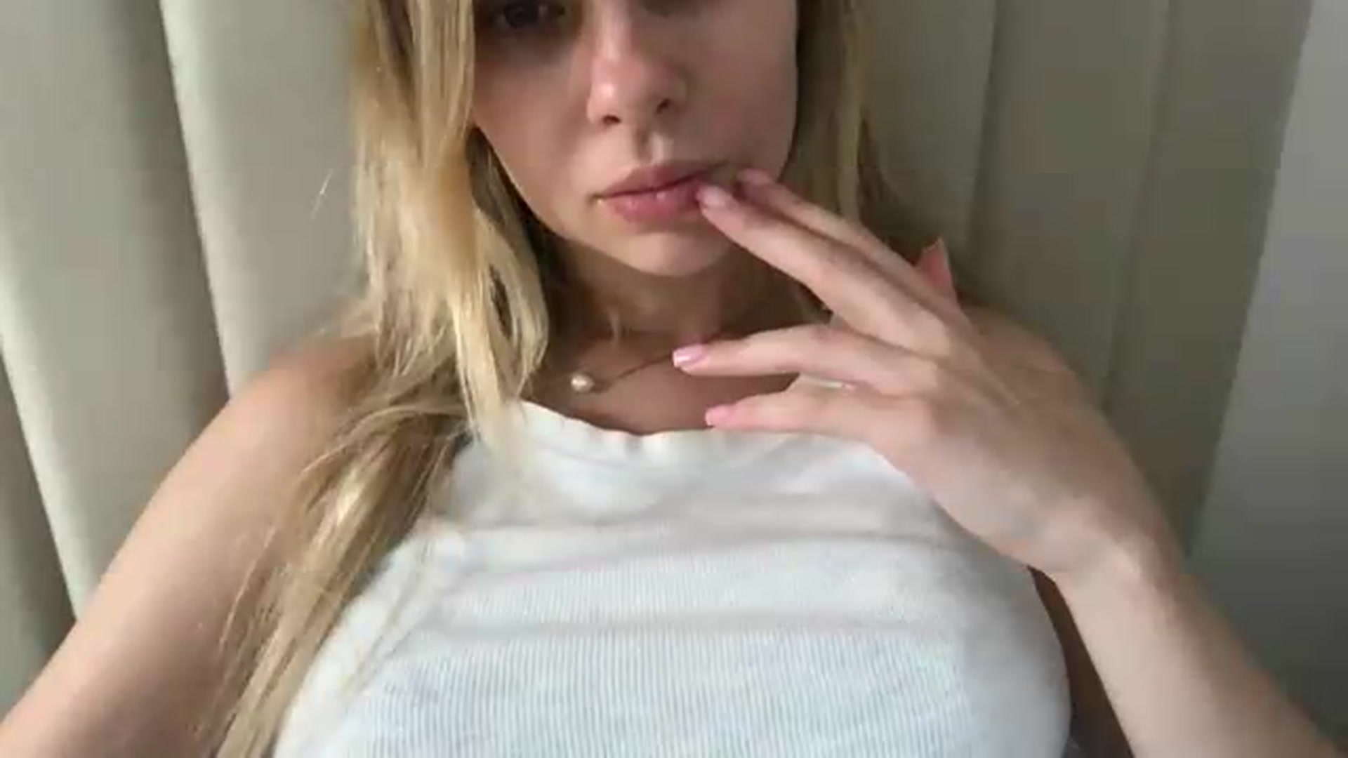 Gallery image thumbnail from neverinmylife's myfreecams stream on, 06/24/2026, 12:23 image 18 of 20