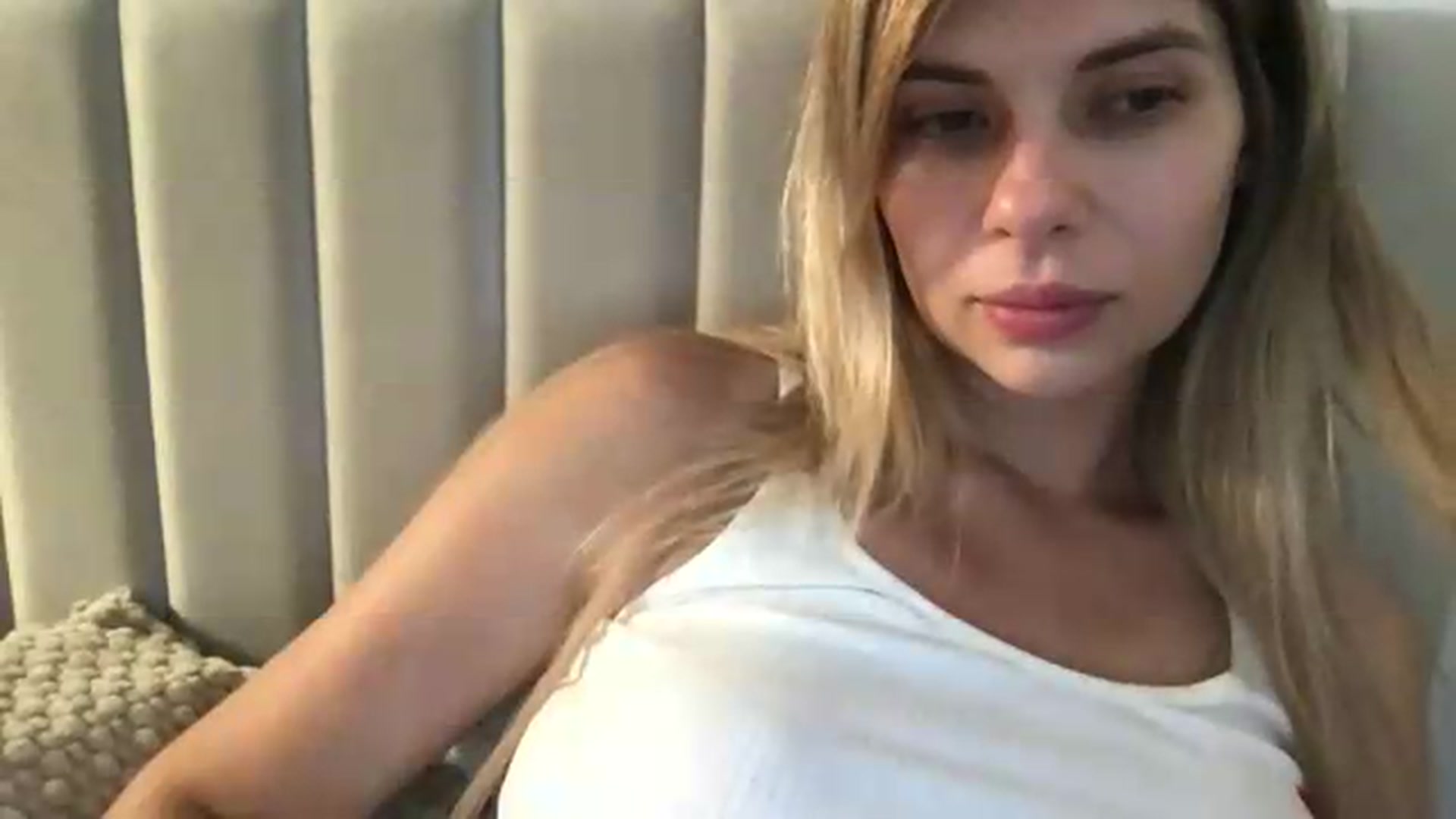 Gallery image thumbnail from neverinmylife's myfreecams stream on, 07/07/2026, 13:07 image 6 of 20