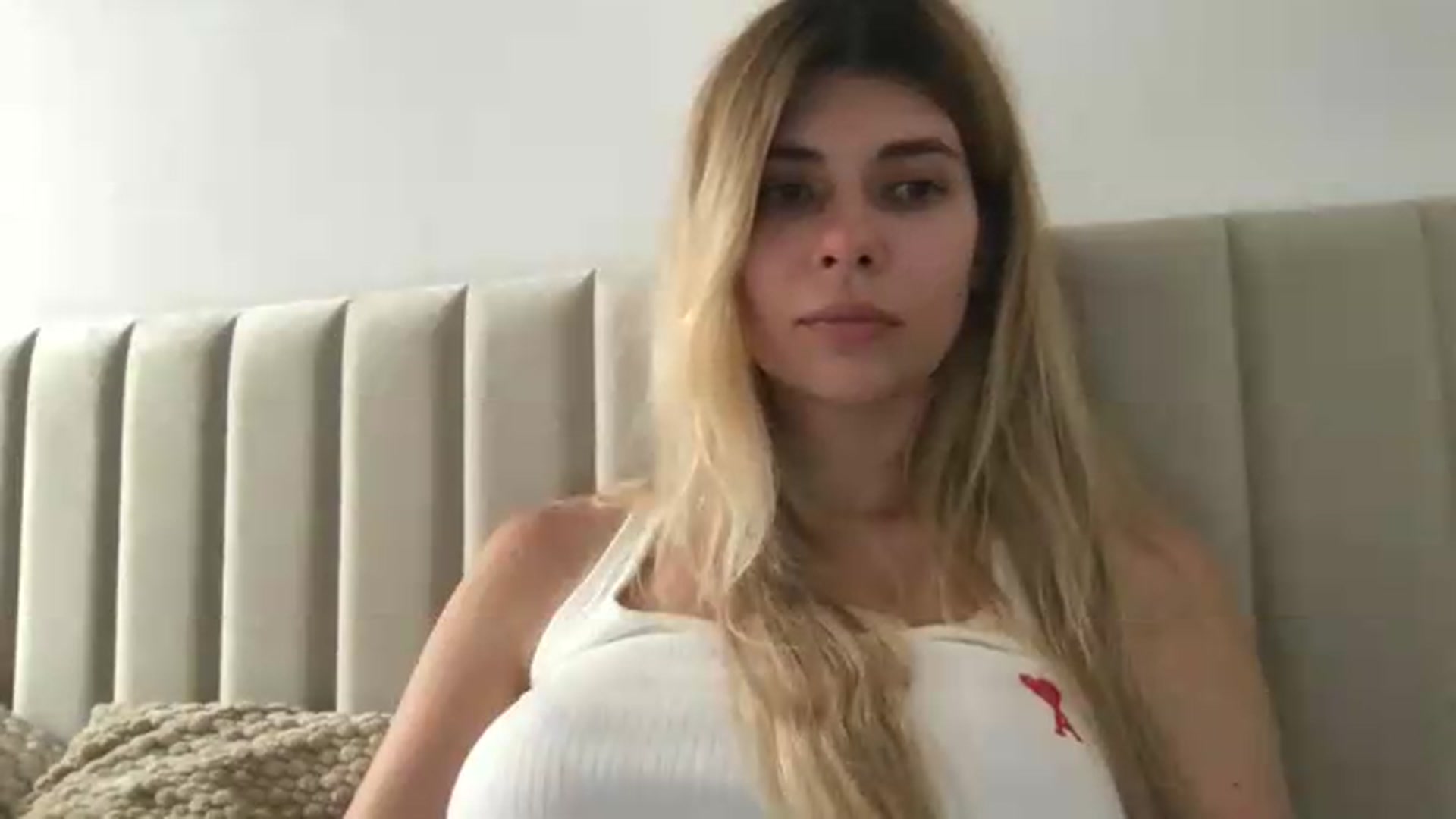 Gallery image thumbnail from neverinmylife's myfreecams stream on, 07/15/2026, 13:17 image 12 of 20