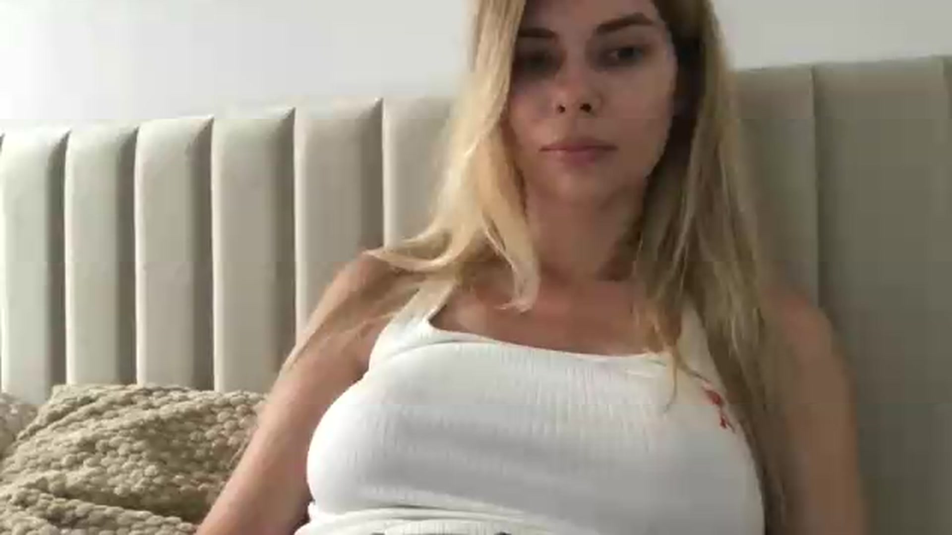 Gallery image thumbnail from neverinmylife's myfreecams stream on, 07/15/2026, 13:17 image 15 of 20