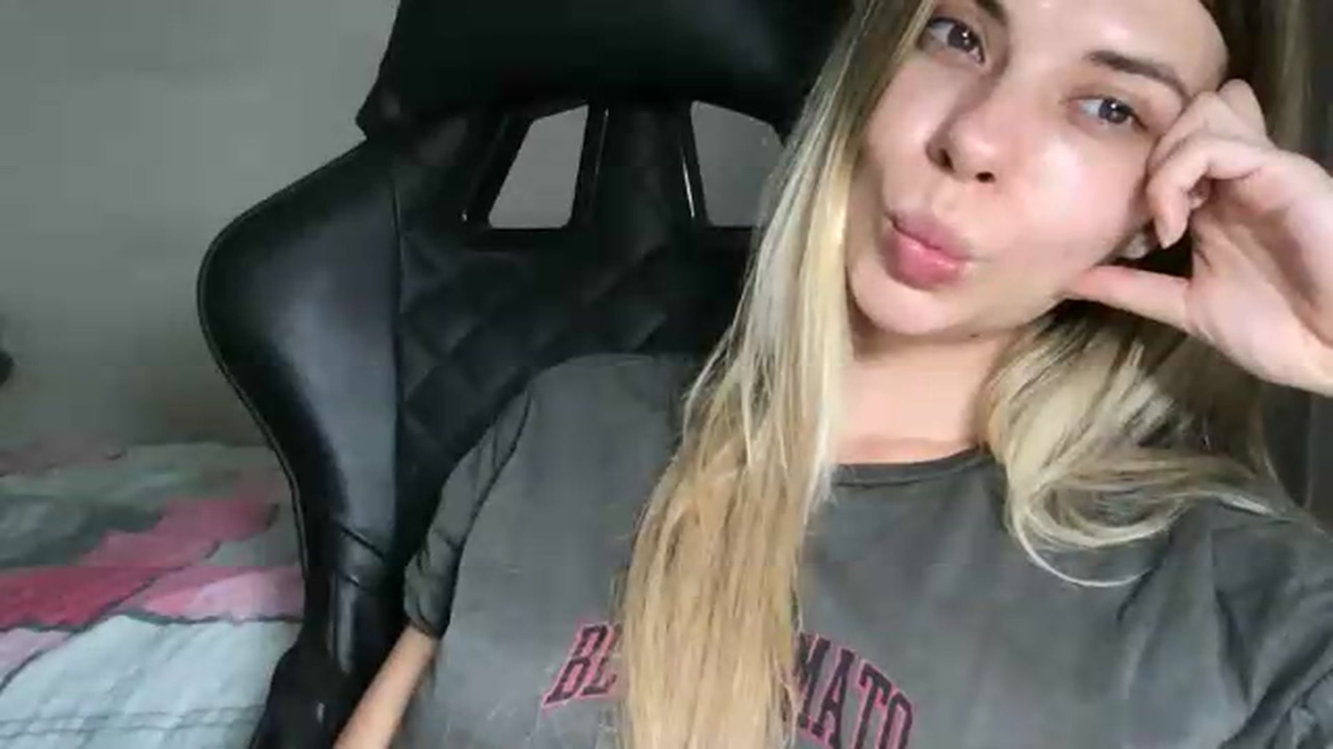 Gallery image thumbnail from neverinmylife's myfreecams stream on, 07/18/2026, 13:42 image 12 of 20