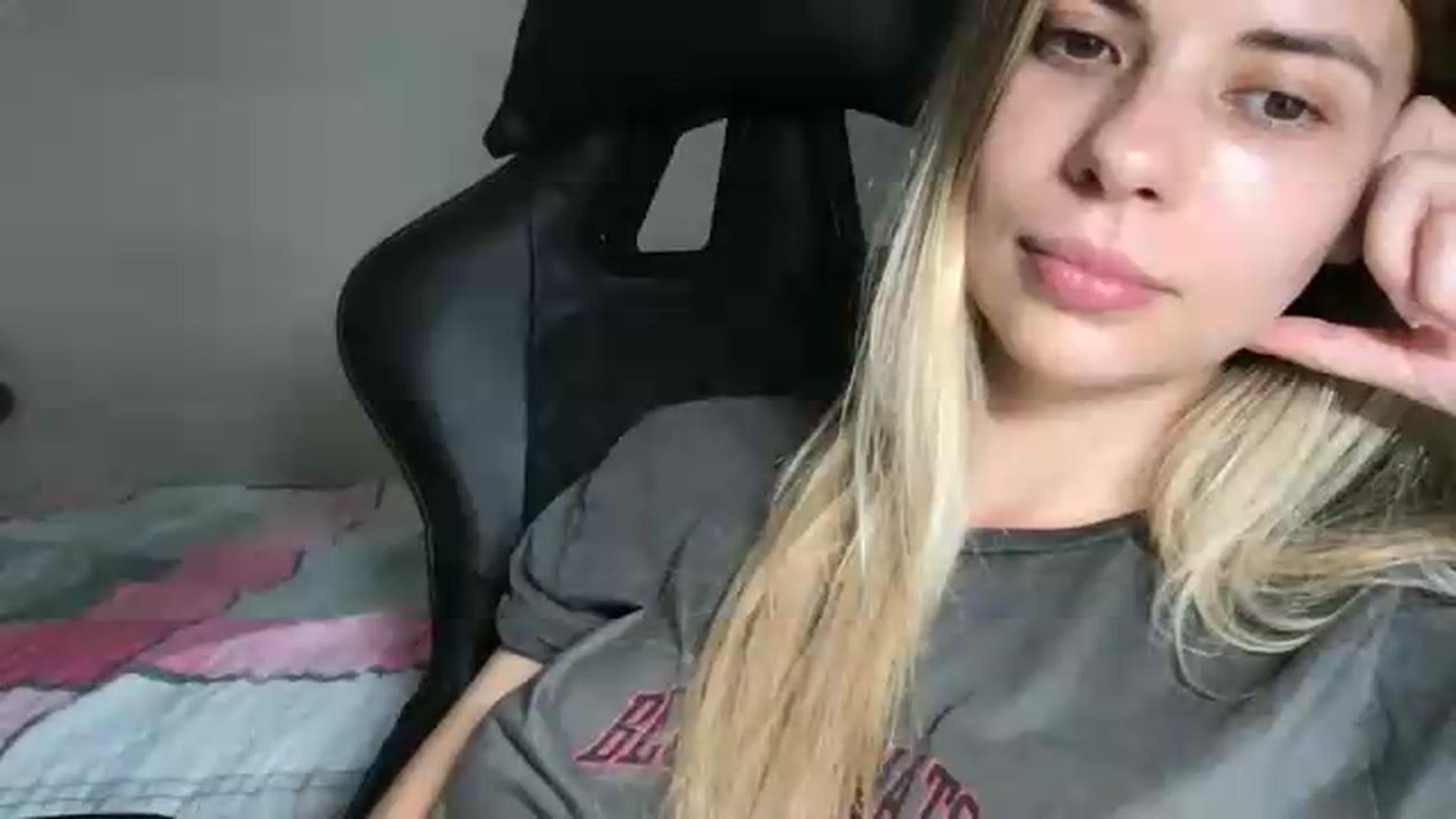 Gallery image thumbnail from neverinmylife's myfreecams stream on, 07/18/2026, 13:42 image 15 of 20